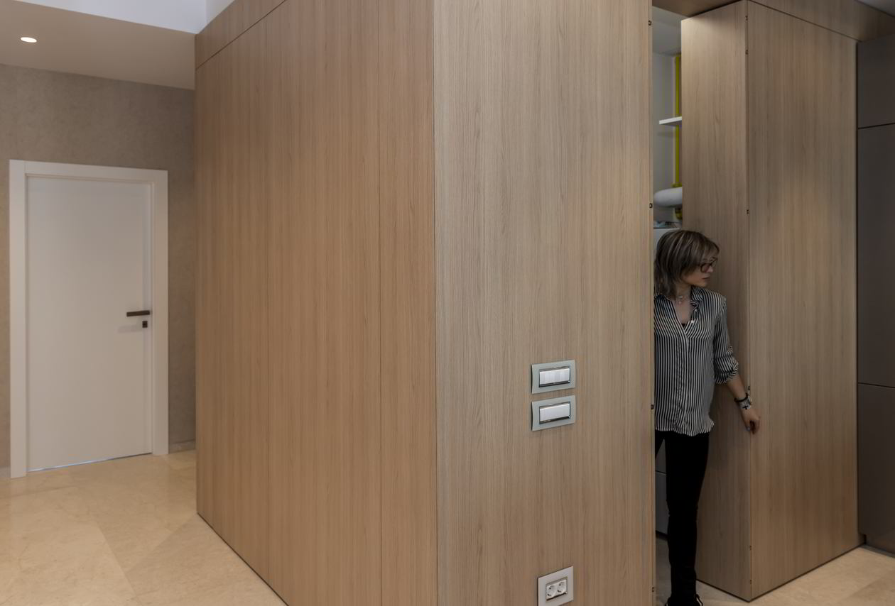 Proiect mobila Hol in Open Space, unit cu Living-Room si Bucataria, cu dressing, dulap pana in tavan, placare perete, sistem inchidere cu usi batante, 5m², realizat 05 Martie 2020 COD.8619
