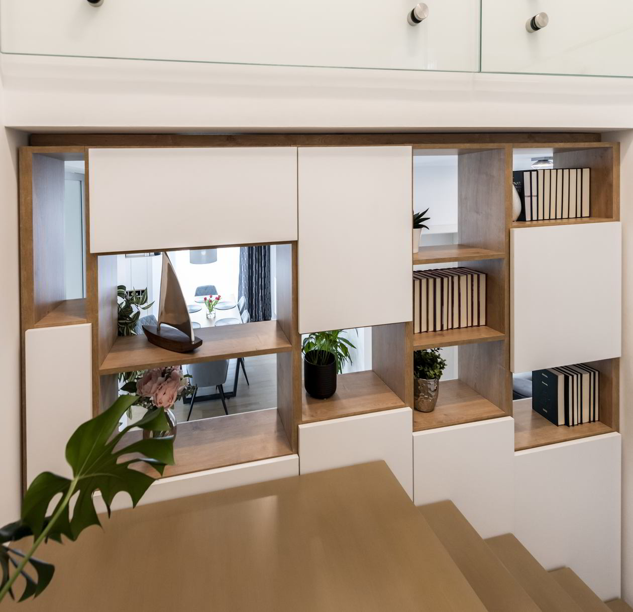 Proiect mobila Living pe patru pereti, partial suspenadat, unit cu Hol si Casa scarii, 72m², realizat 12 Iulie 2016 COD.8823