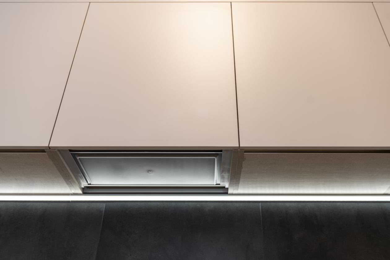 Proiect mobila Bucatarie pe doi pereti, semi-masa integrata, 11m², L 666 x H 240cm, 16 Mai 2020, Realizat COD.9664