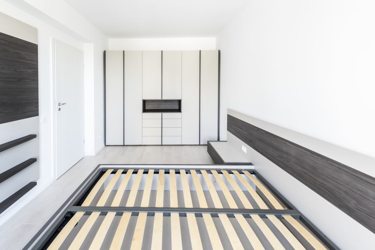 Proiect mobila Dormitor oaspeti, cu dulap, pat central, compozitie mica pentru TV, placare perete, 15m², realizat 22 Mai 2020 COD.9895