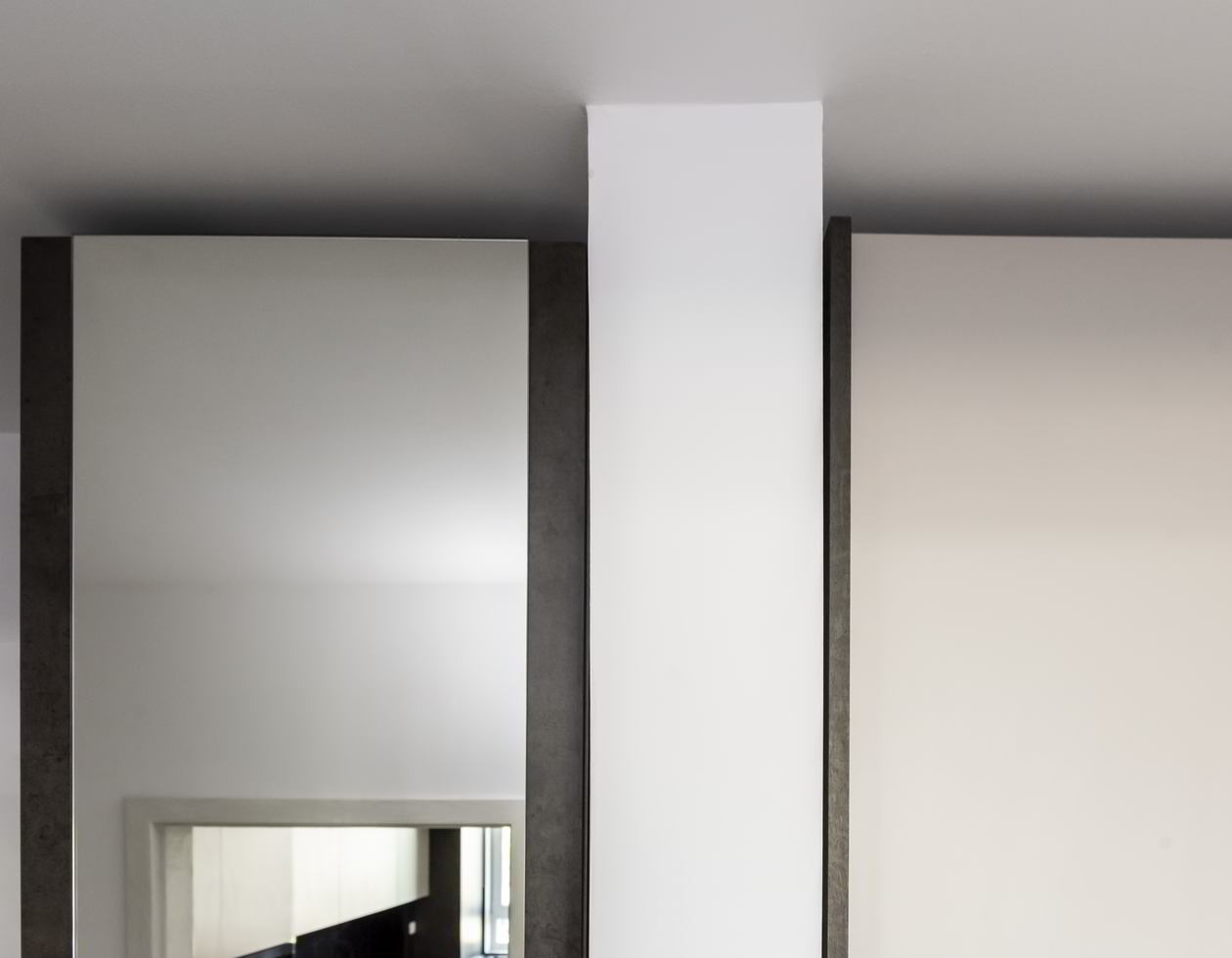 Mobila Living unit cu Hol, 18m², amplasata pe doi pereti, pana in tavan, 22 Mai 2020 realizata COD.9896