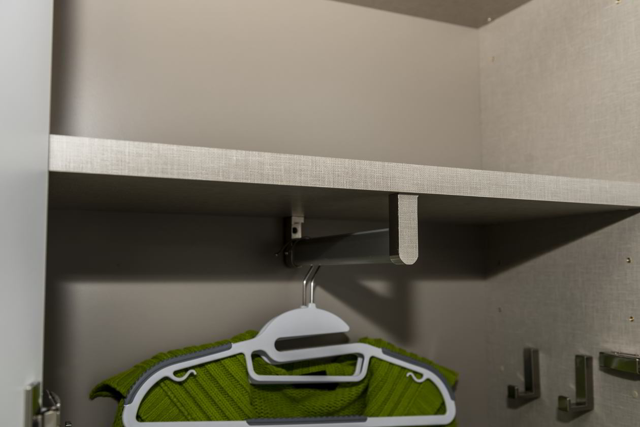 Proiect mobila Hol cu dulap pana in tavan, sistem inchidere cu usi batante, 12m² — foto 2 din 7