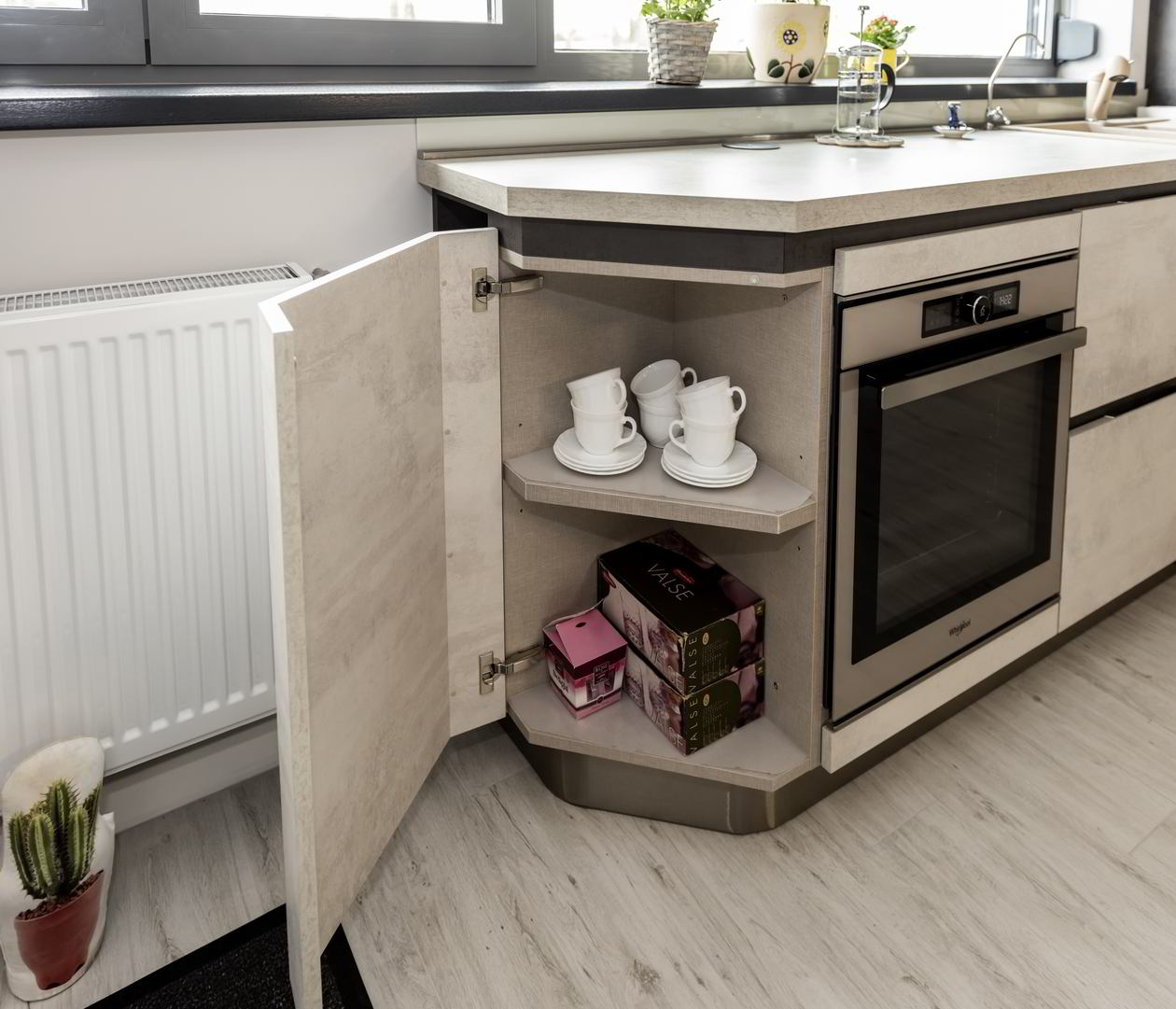 Proiect mobila Bucatarie pe colt, fara manere, unita cu Living-Room si Hol, 10m², L 572 x H 241cm, realizat 14 Octombrie 2020 COD.11813