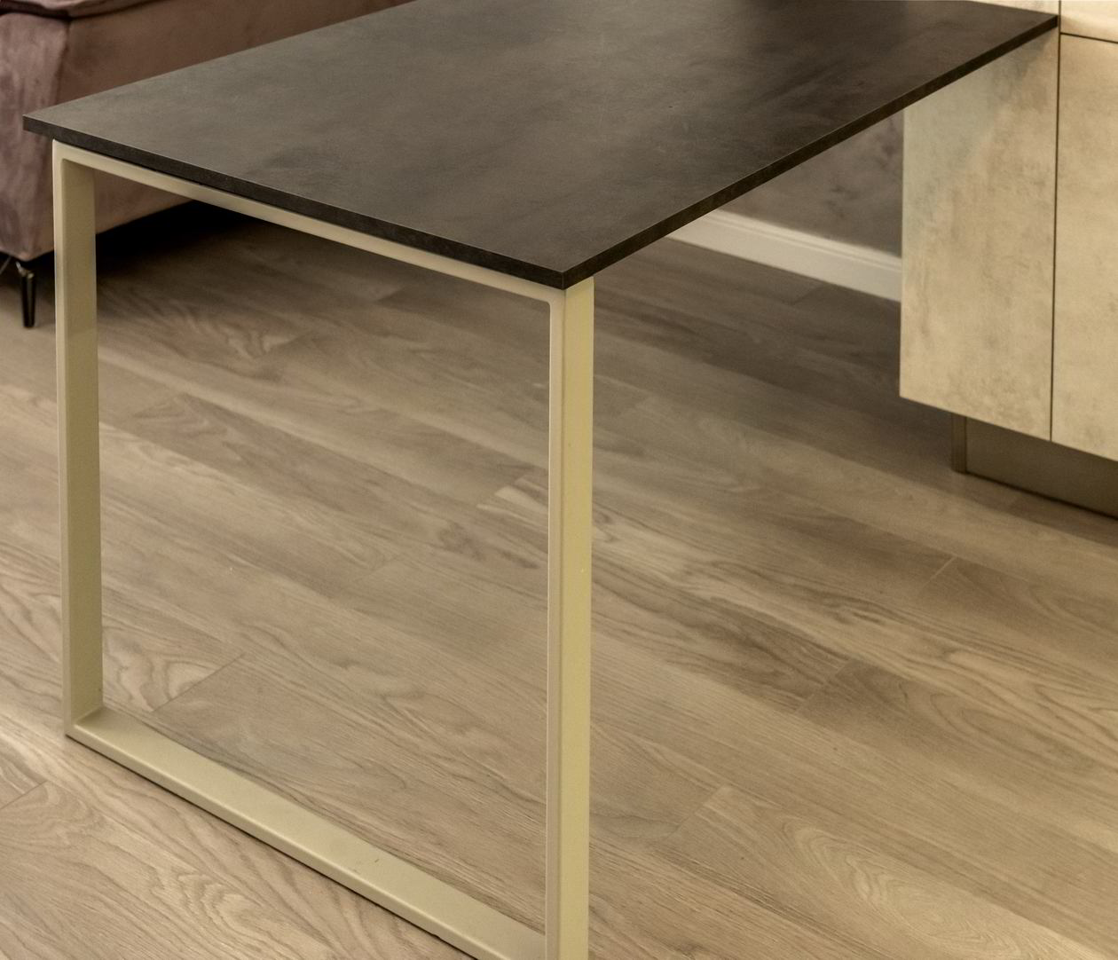 Proiect mobila Bucatarie pe colt, pana in tavan, fara manere, cu masa integrata fixa, unita cu Living-Room si Hol, 9m², L 778 x H 245cm, realizat 04 Noiembrie 2020 COD.11881