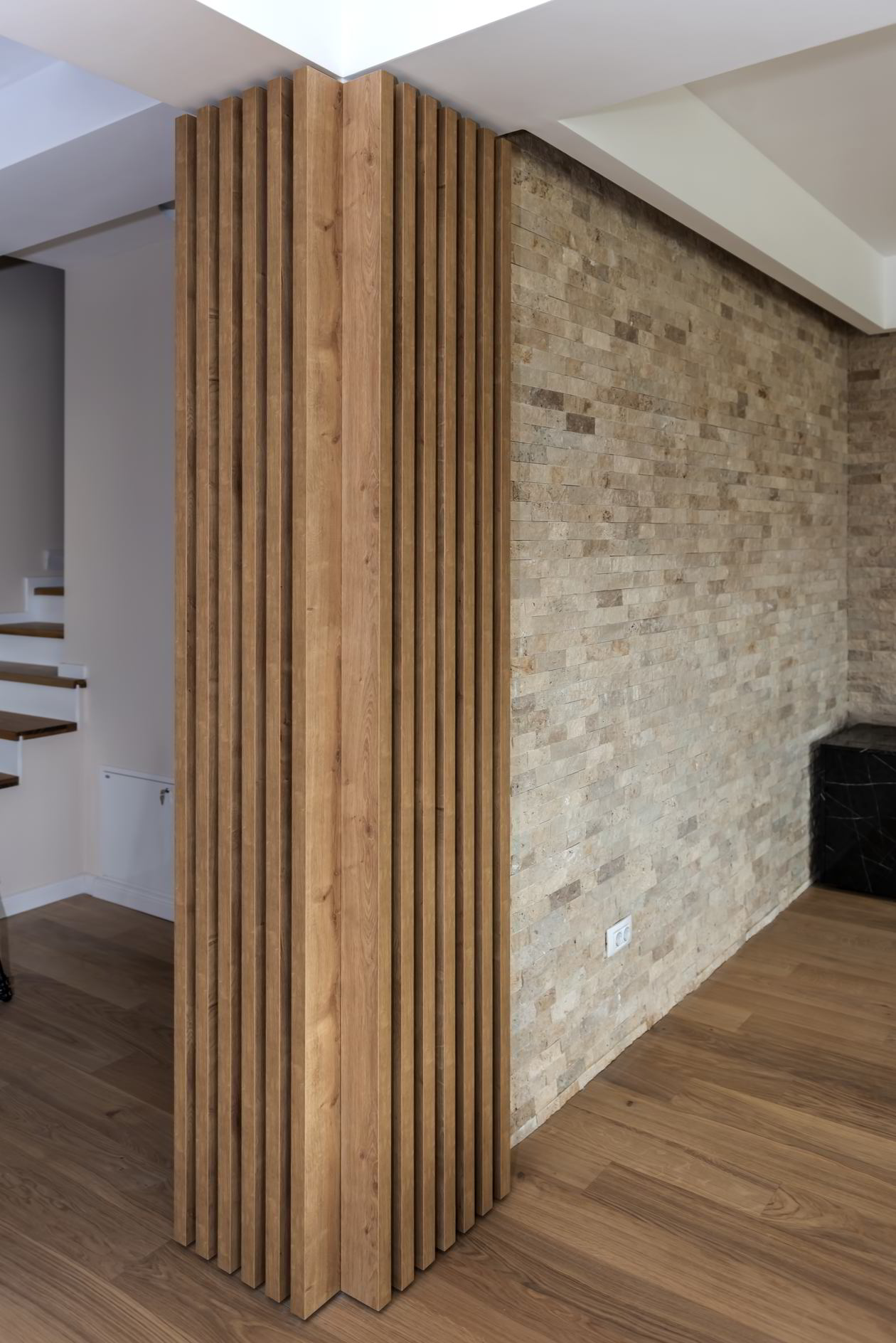 Proiect mobila Living pe doi pereti, unit cu Hol si Casa scarii, cu riflaje pe colt, 10m², realizat 06 Noiembrie 2020 COD.11886