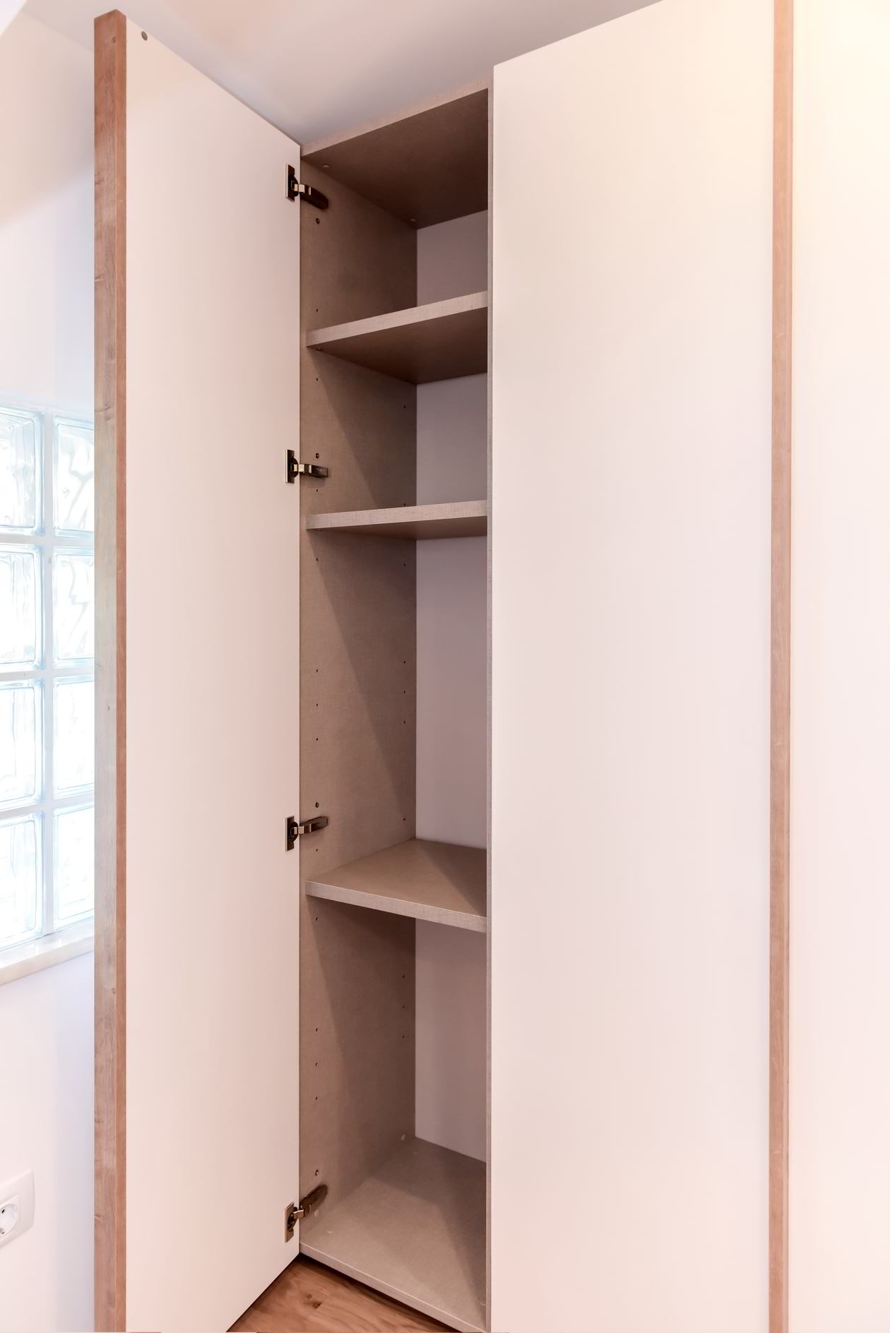 Proiect mobila Dressing-Room, pe trei pereti, sistem inchidere cu usi batante, sistem inchidere cu usi culisante, 14m² — foto 7 din 7