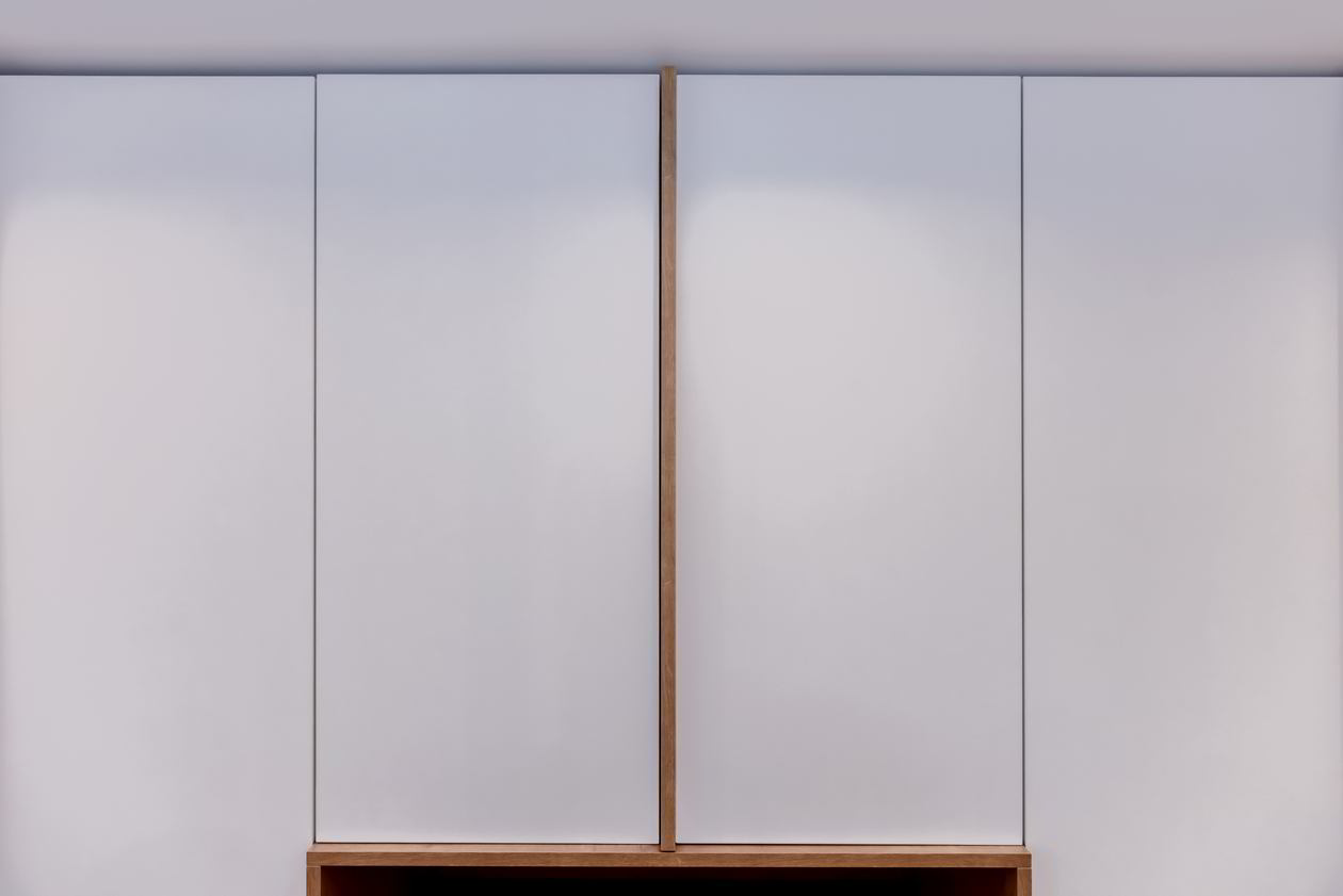 Proiect mobila Dressing-Room pe trei pereti, sistem inchidere cu usi batante, sistem inchidere cu usi culisante, 14m², realizat 07 Decembrie 2020 COD.12014