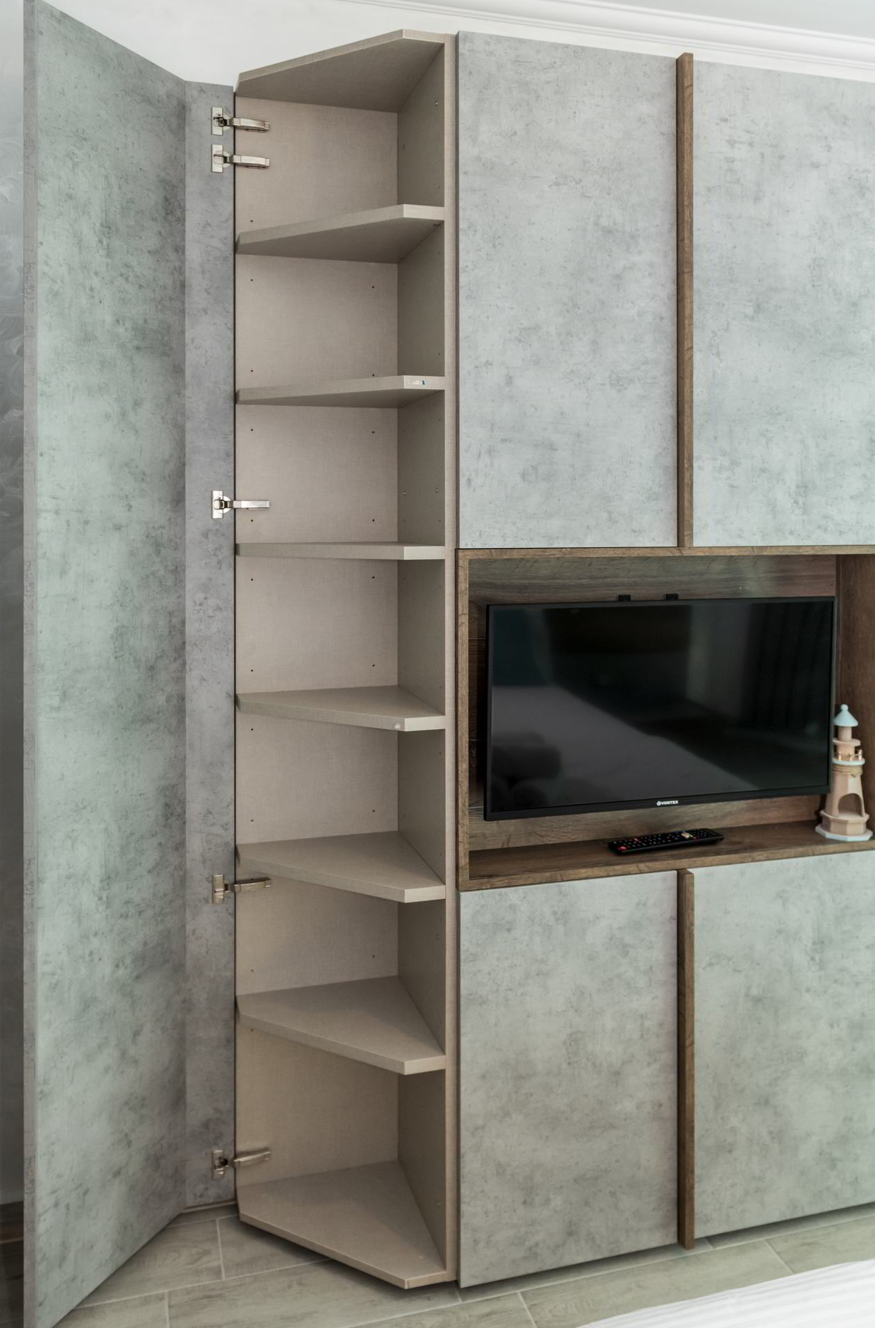 Proiect mobila Dormitor oaspeti, cu pat central, dulap cu TV incadrat, riflaje, 15m², realizat 08 Decembrie 2020 COD.12018