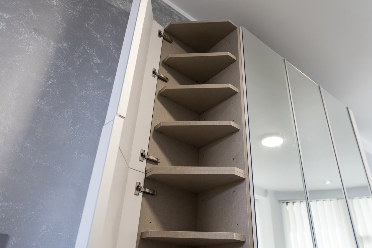 Proiect mobila Hol unit cu Bucataria, cu dulap suspendat, sistem inchidere cu usi batante, 9m² — foto 5 din 7