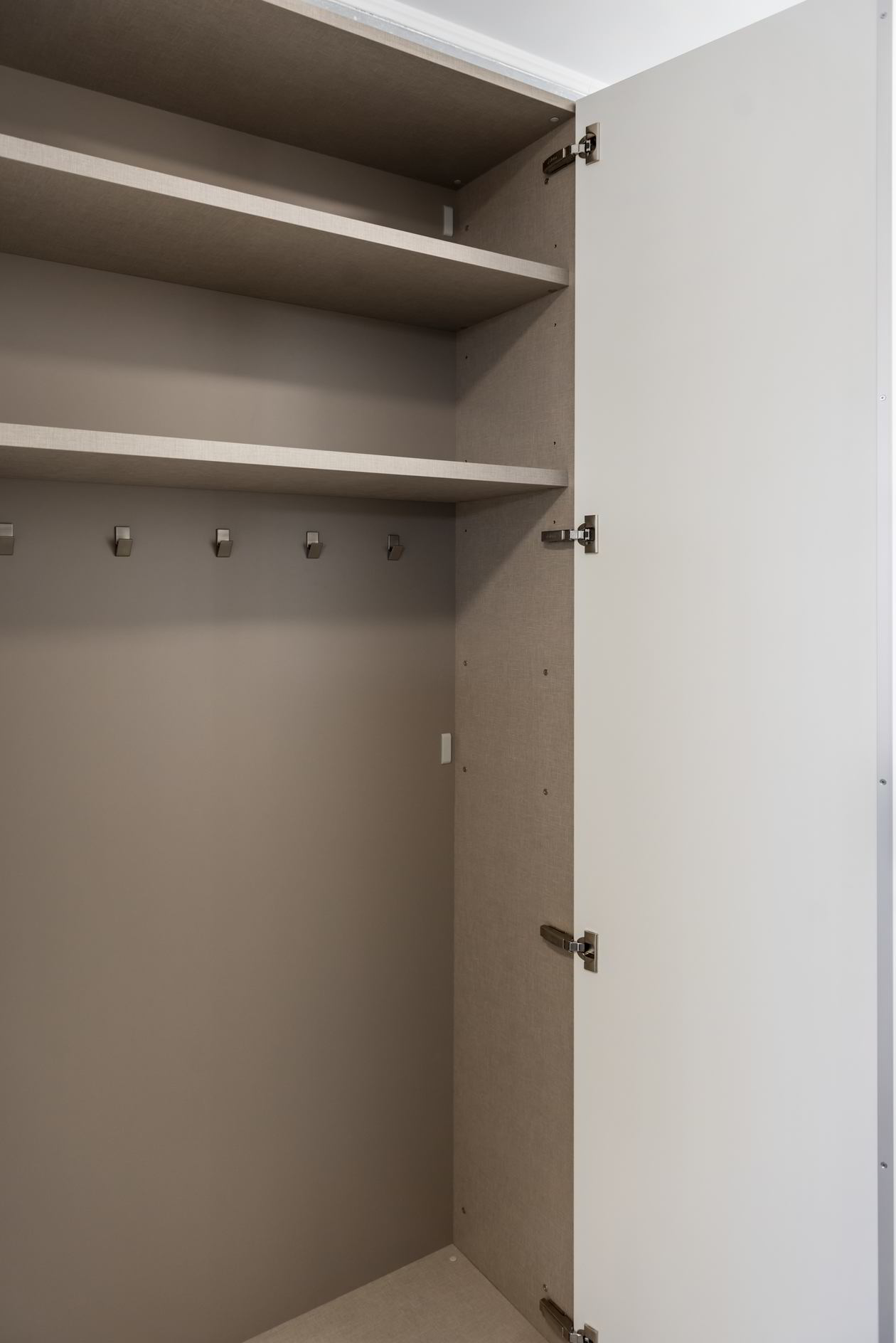 Proiect mobila Hol unit cu Bucataria, cu dulap suspendat, sistem inchidere cu usi batante, 9m² — foto 6 din 7
