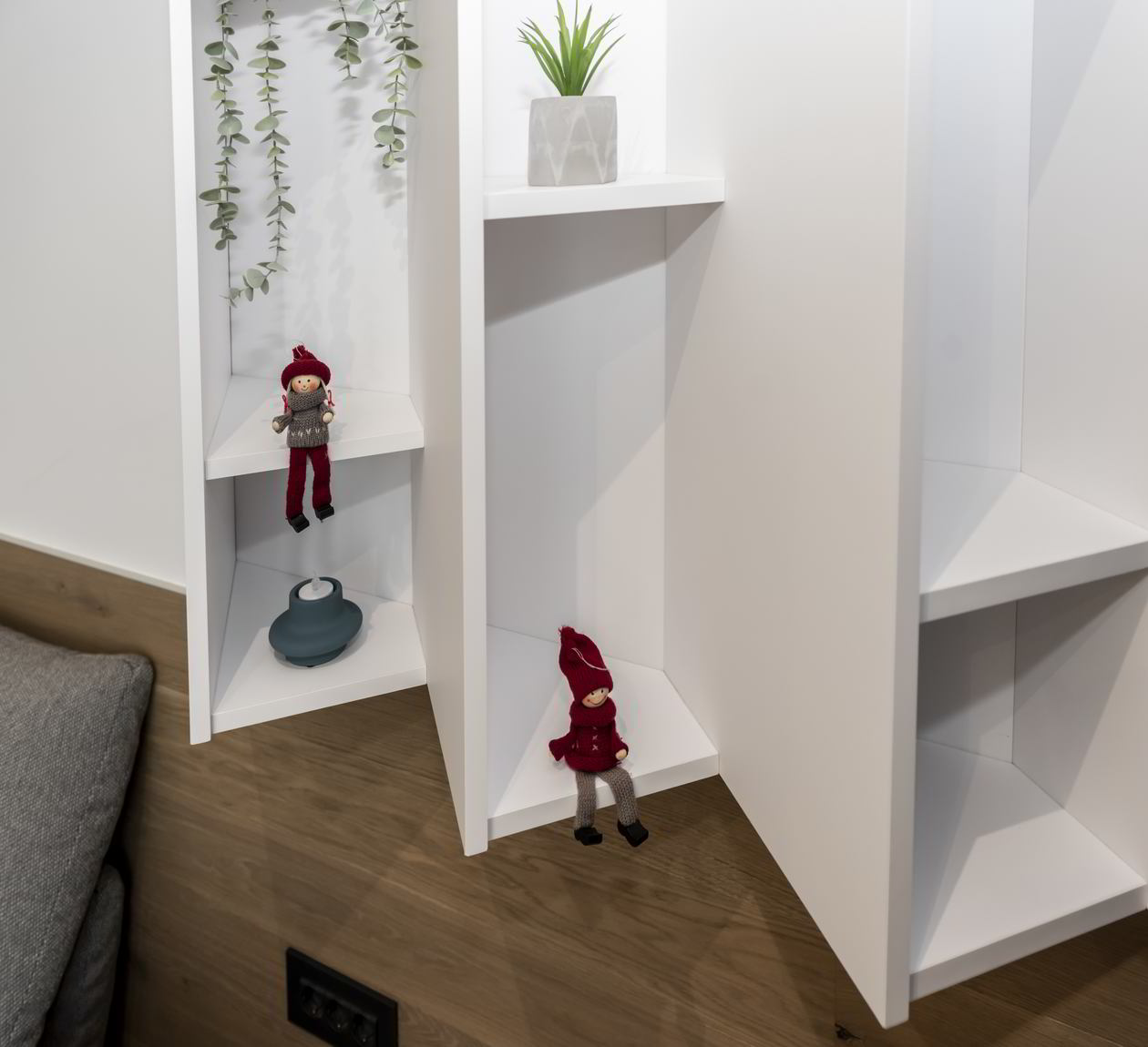 Proiect mobila Living pe trei pereti, unit cu Bucatarie, Hol si Casa scarii, realizat 25 Februarie 2021 COD.12457