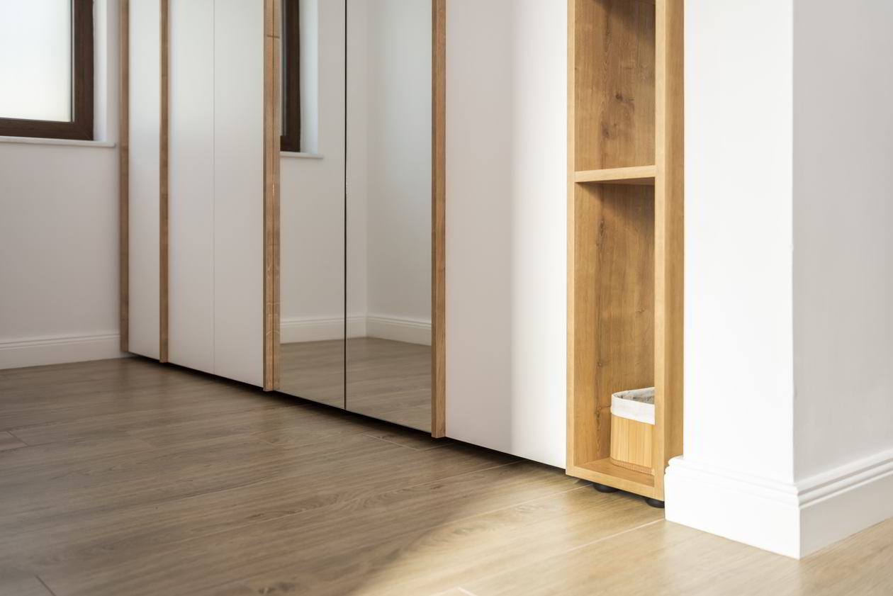 Proiect mobila Hol unit cu Living-Room, cu dulap, comoda cu usi, riflaje, sistem inchidere cu usi batante, 15m², realizat 03 Iunie 2021 COD.13107
