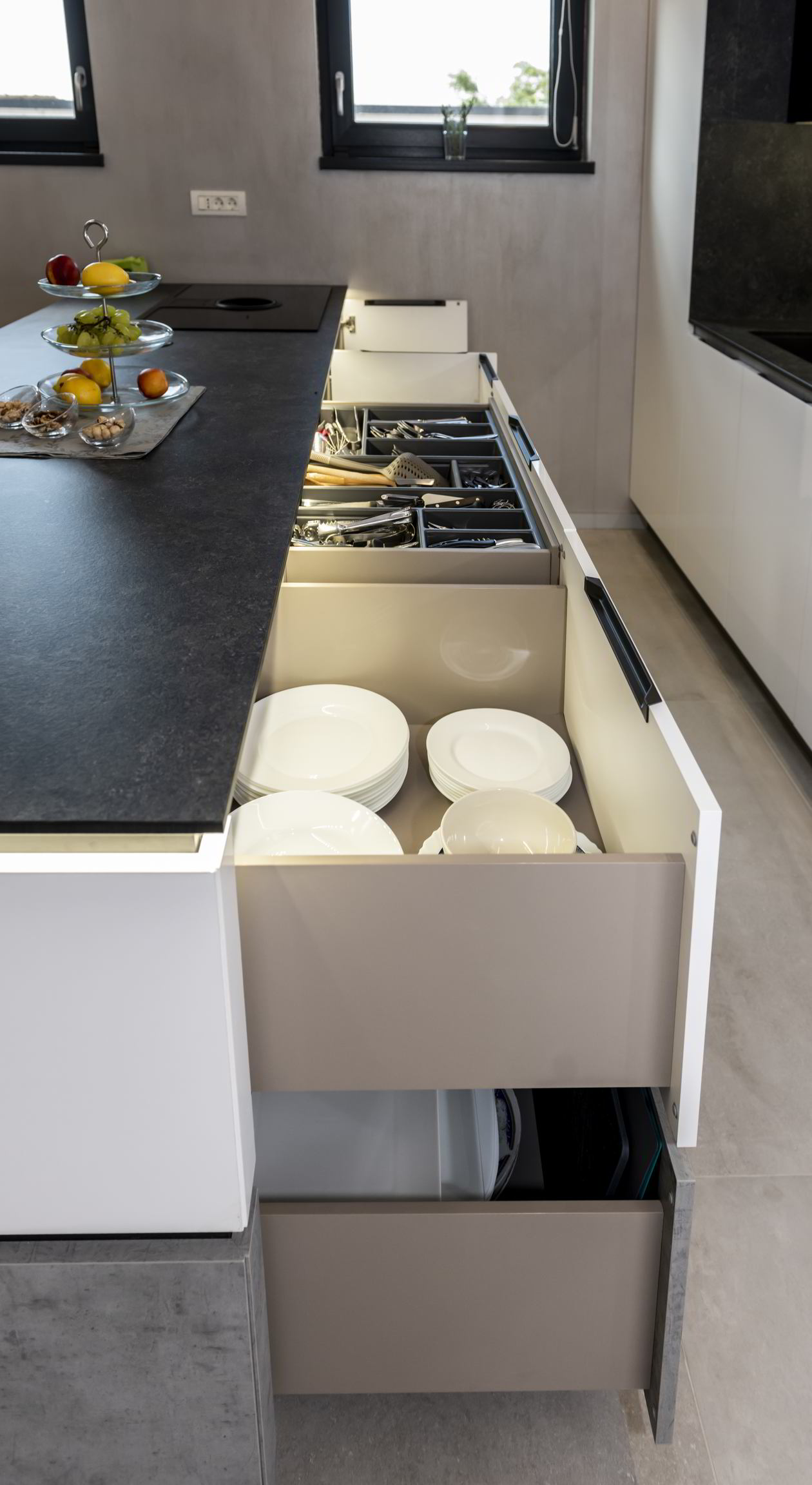Proiect mobila Bucatarie cu insula, pe un perete, pana in tavan, fara manere, cu semi-masa integrata, 14m², L 500 x H 250cm, 25 August 2021, Realizat COD.13348