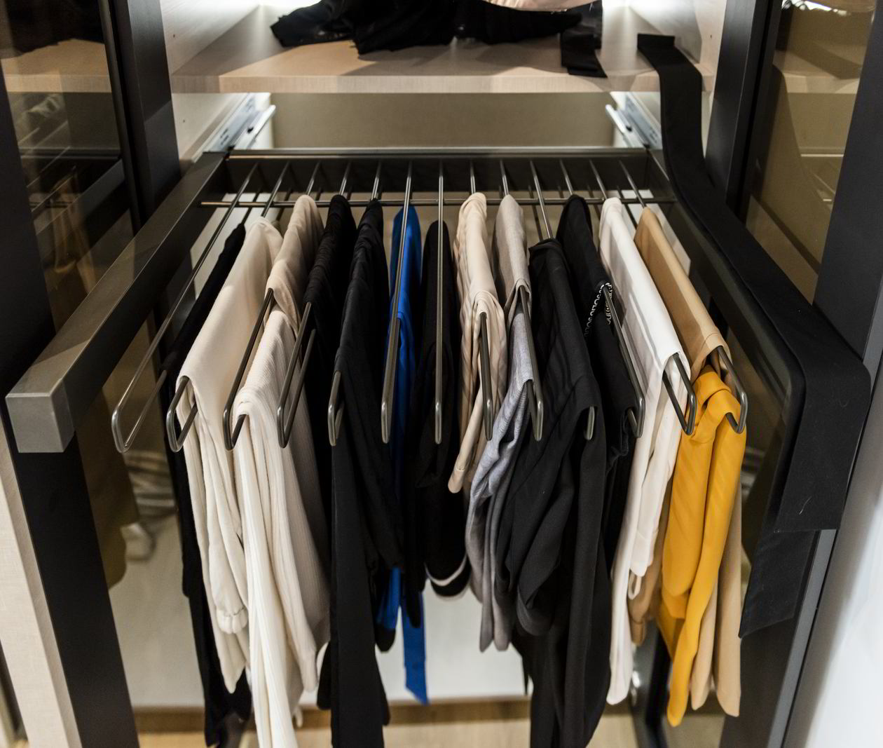 Proiect mobila Dressing-Room, pe trei pereti, sistem inchidere cu usi batante, matrimonial, 9m², 26 August 2021, Realizat COD.13351