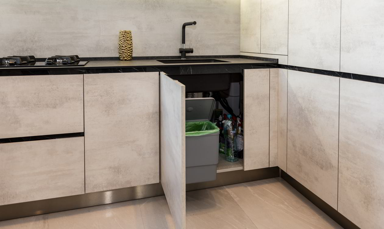Proiect mobila Bucatarie pe trei pereti, cu peninsula, pana in tavan, fara manere, cu semi-masa integrata, unita cu Living-Room si Hol, 12m², L 1108 x H 271cm, 30 August 2021, Realizat COD.13354