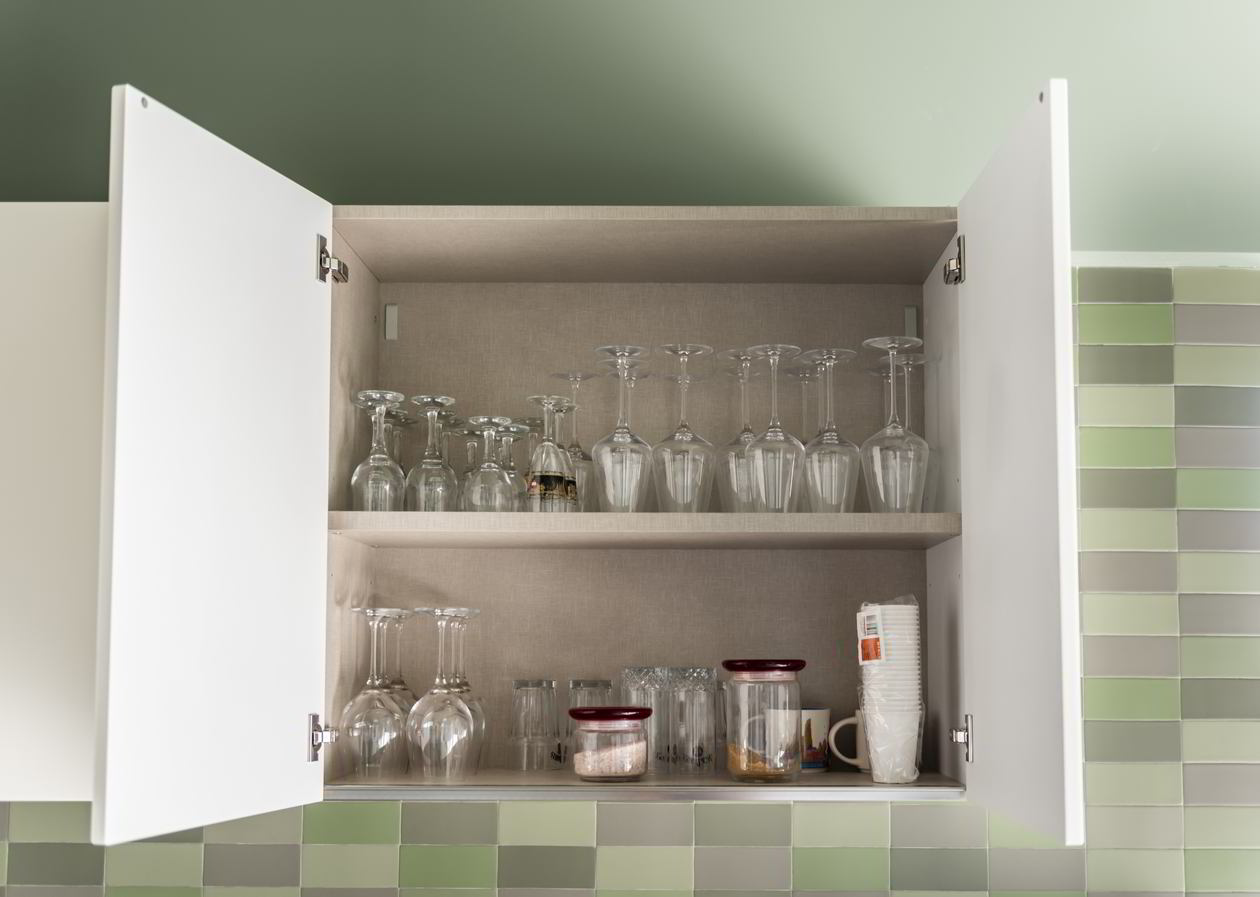 Proiect mobila Bucatarie pe trei pereti, pana in tavan, fara manere, unita cu Living-Room si Hol, L 670 x H 280cm, 20 Octombrie 2021, Realizat COD.13539