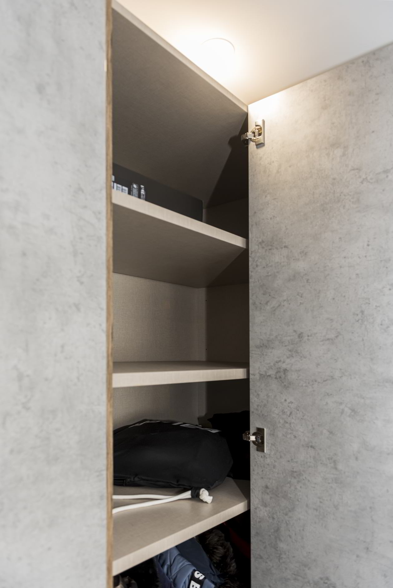 Proiect mobila Dormitor individual, cu pat central, birou integrat, dulap pana in tavan, biblioteca integrata, realizat 16 Decembrie 2021 COD.13677
