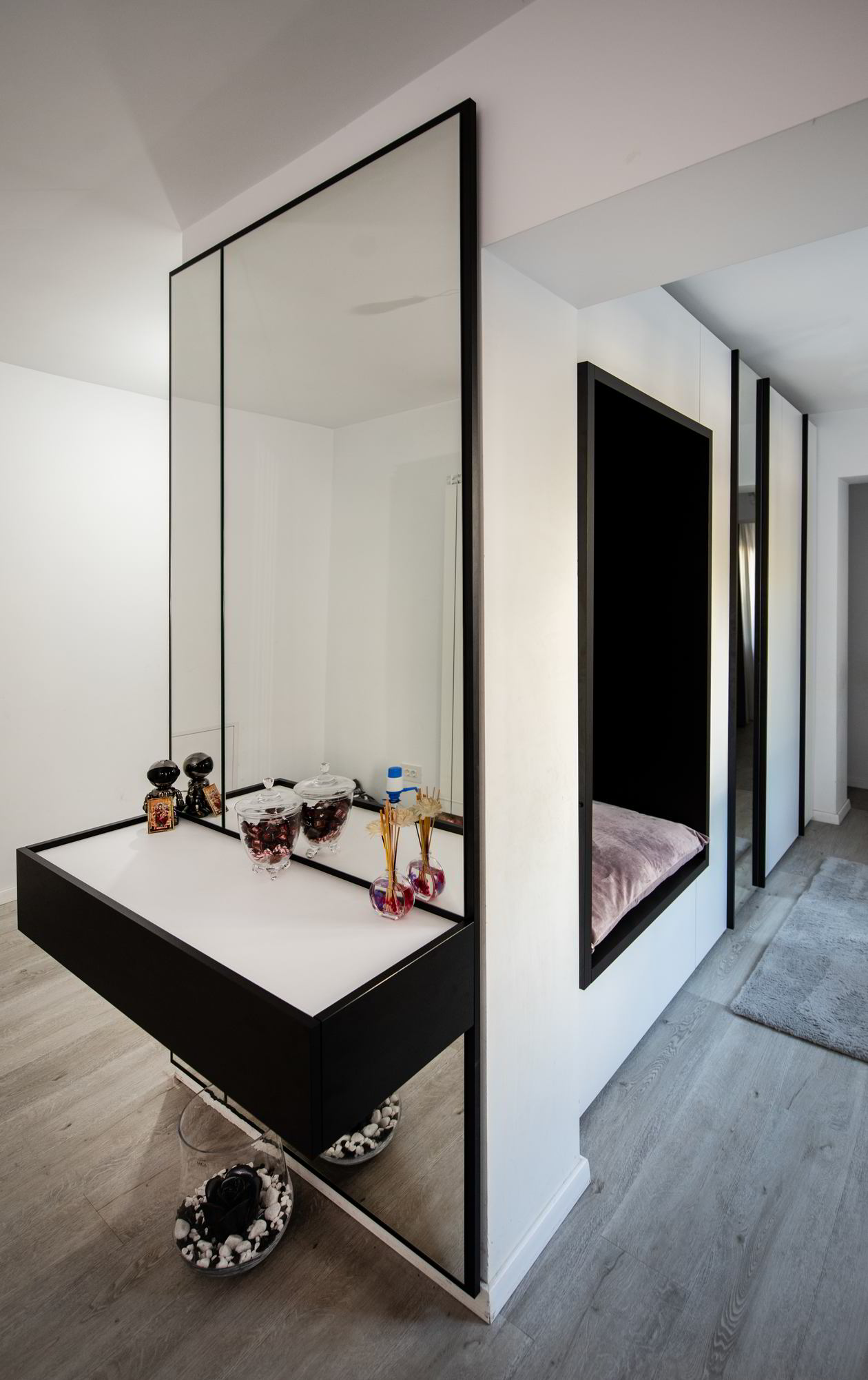 Proiect mobila Hol cu dulap, comoda cu sertare, placare perete, 8m², realizat 20 Decembrie 2021 COD.13691