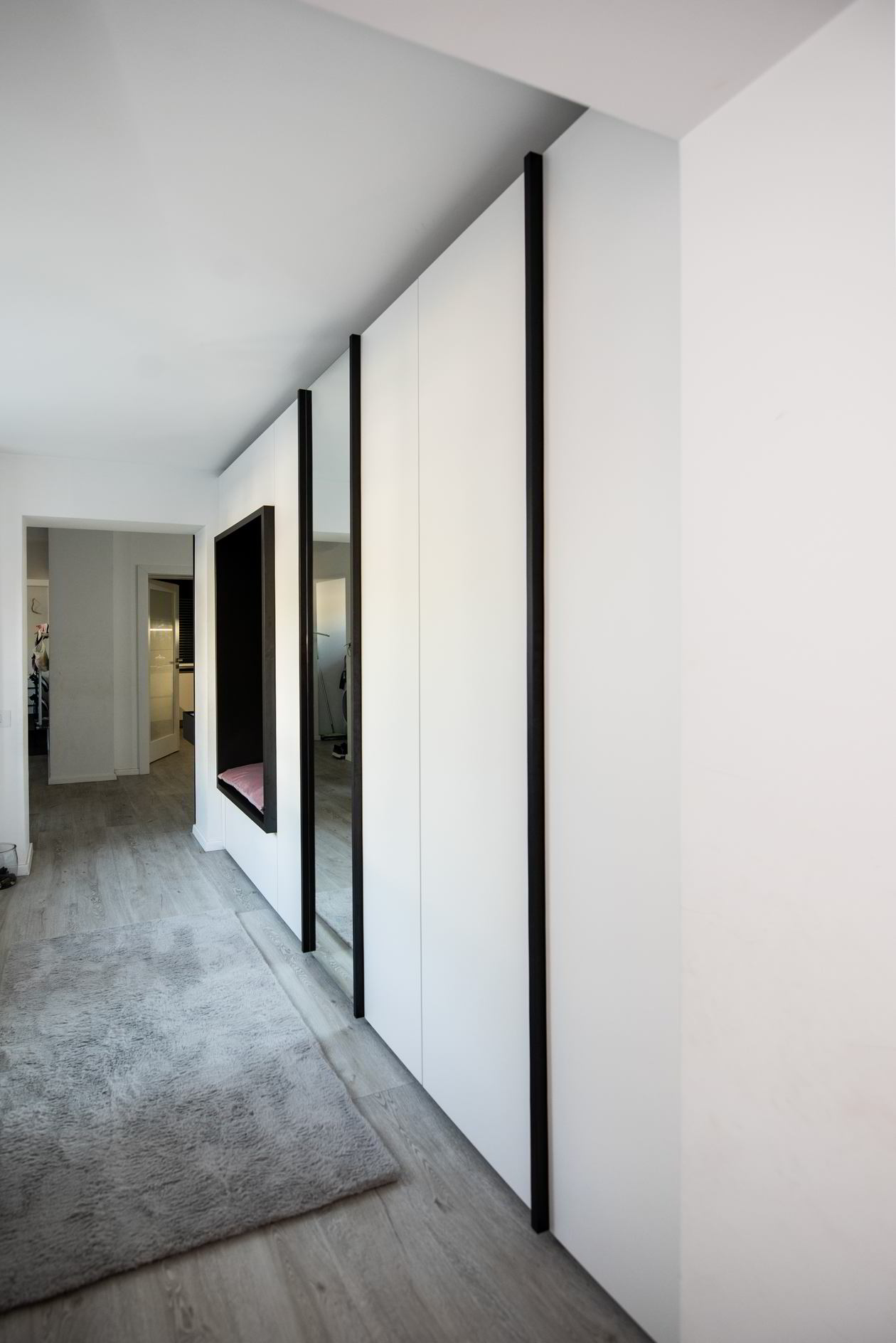 Proiect mobila Hol cu dulap, comoda cu sertare, placare perete, 8m², realizat 20 Decembrie 2021 COD.13691