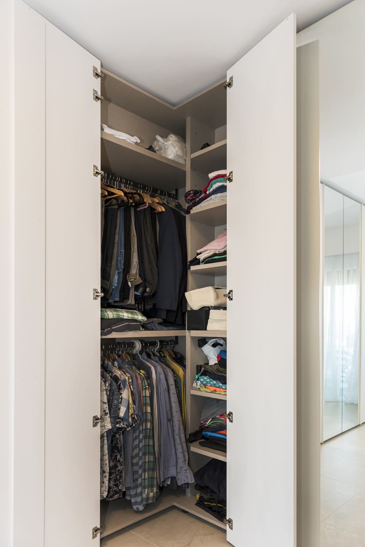Proiect mobila Dormitor oaspeti, cu dulap pana in tavan, dulap in doua adancimi, dulap pe colt, 13m², realizat 03 Februarie 2022 COD.13796