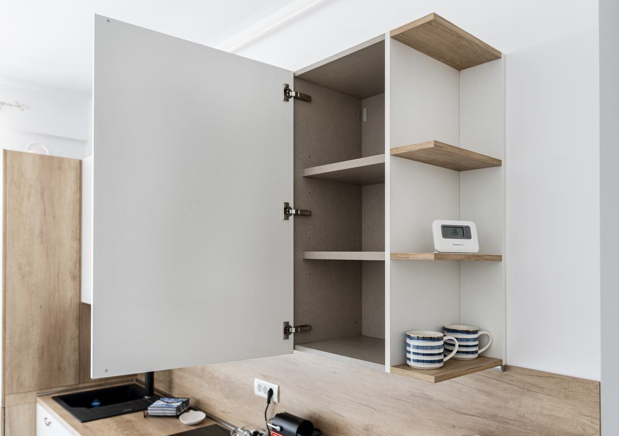 Proiect mobila Bucatarie pe colt cu o latura mica, unita cu Living-Room si Hol, 7m², L 450 x H 243cm, 09 Martie 2022, Realizat COD.13940