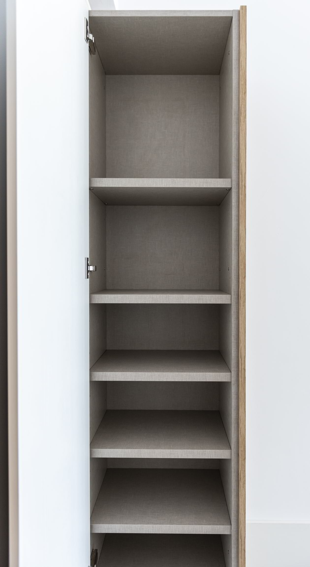 Proiect mobila Hol unit cu Living-Room si Bucataria, in Open Space, cu dulap pe colt, dulap in doua adancimi, biblioteca integrata, 9m², realizat 09 Martie 2022 COD.13941