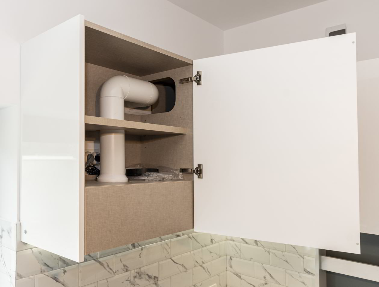 Proiect mobila Bucatarie pe trei pereti, cu masa integrata extractabila, 12m², L 700 x H 270cm, 05 Mai 2022, Realizat COD.14323