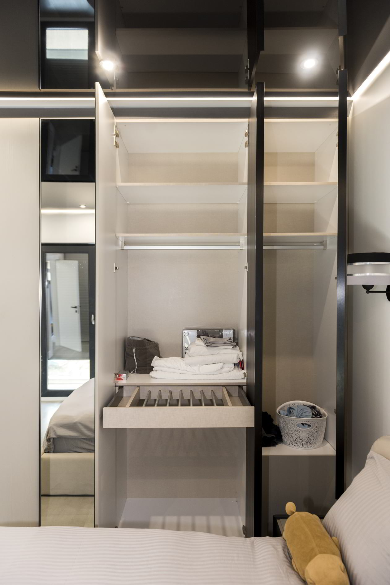 Proiect mobila Dormitor matrimonial, dulap pana in tavan, L390xA 60xH300 — foto 4 din 7