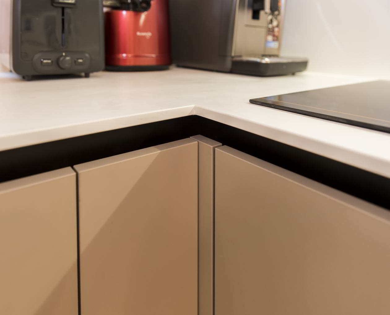 Proiect mobila Bucatarie cu insula, pe colt, pana in tavan, fara manere, unita cu Living-Room si Hol, cu zona Dining, L 707 x H 255cm, 12 Noiembrie 2022, Realizat COD.15828