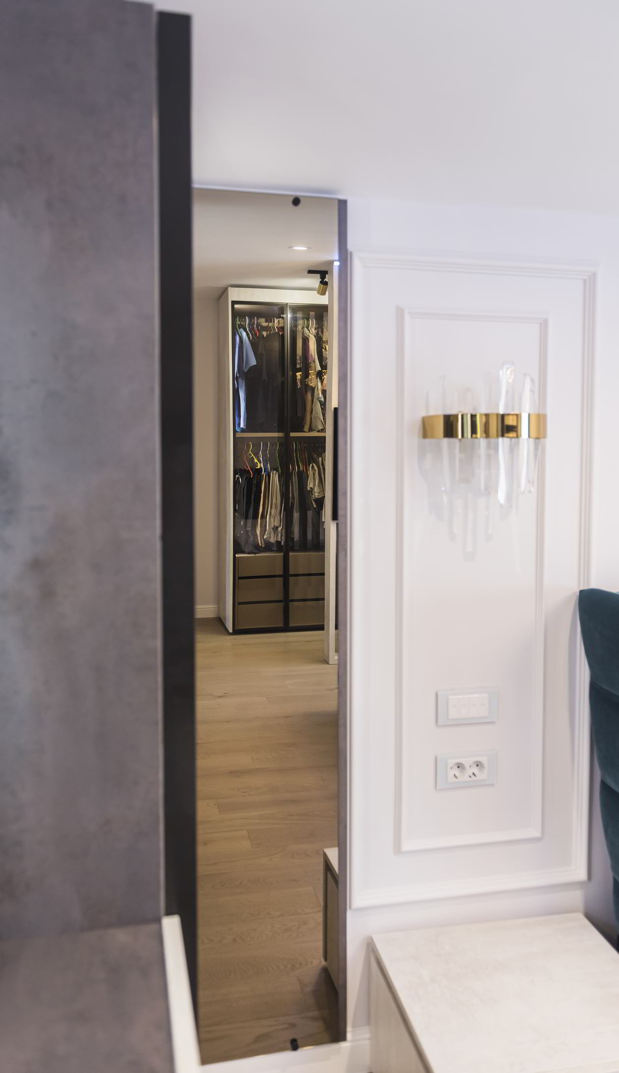 Proiect mobila Dormitor matrimonial, cu dulap, compozitie pentru machiat, riflaje — foto 3 din 7