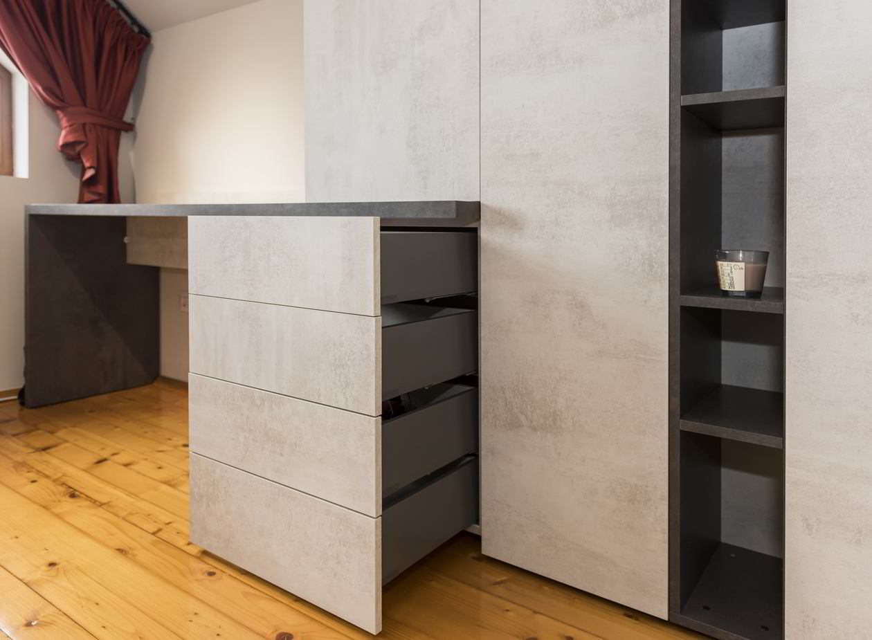 Proiect mobila Camera junior Fata, amplasata la Mansarda, cu pat central, dulap in doua adancimi, birou integrat, dulap suspendat, 18m² — foto 2 din 7