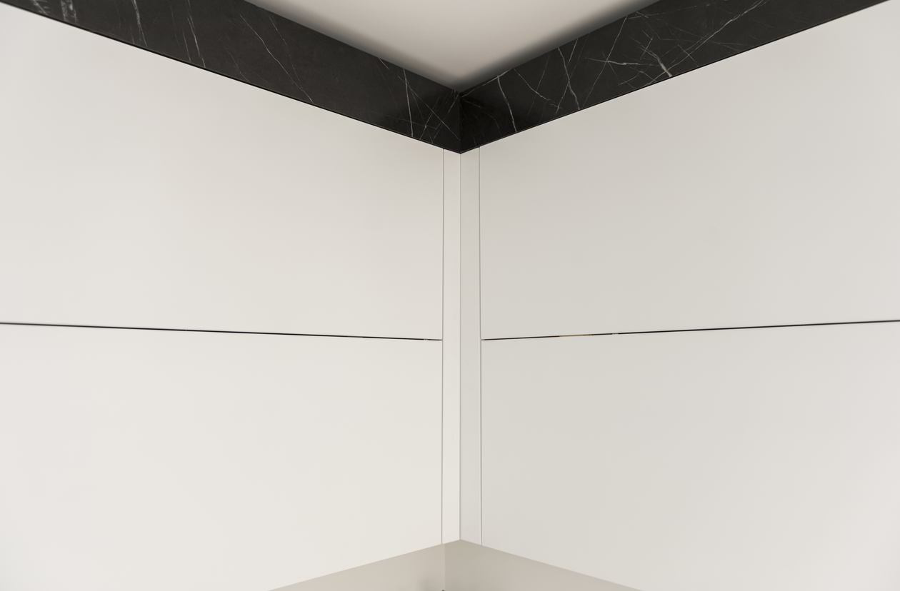 Mobila Bucatarie cu peninsula, pe colt, fara manere, unita cu Living-Room, L 790 x H 250cm — foto 5 din 7
