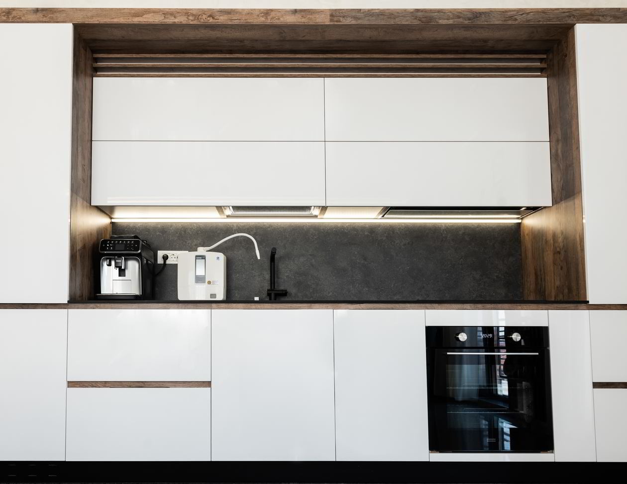 Mobila Bucatarie pe un perete, pana in tavan, fara manere, unita cu Living-Room si Hol, L 411 x H 237cm — foto 7 din 7
