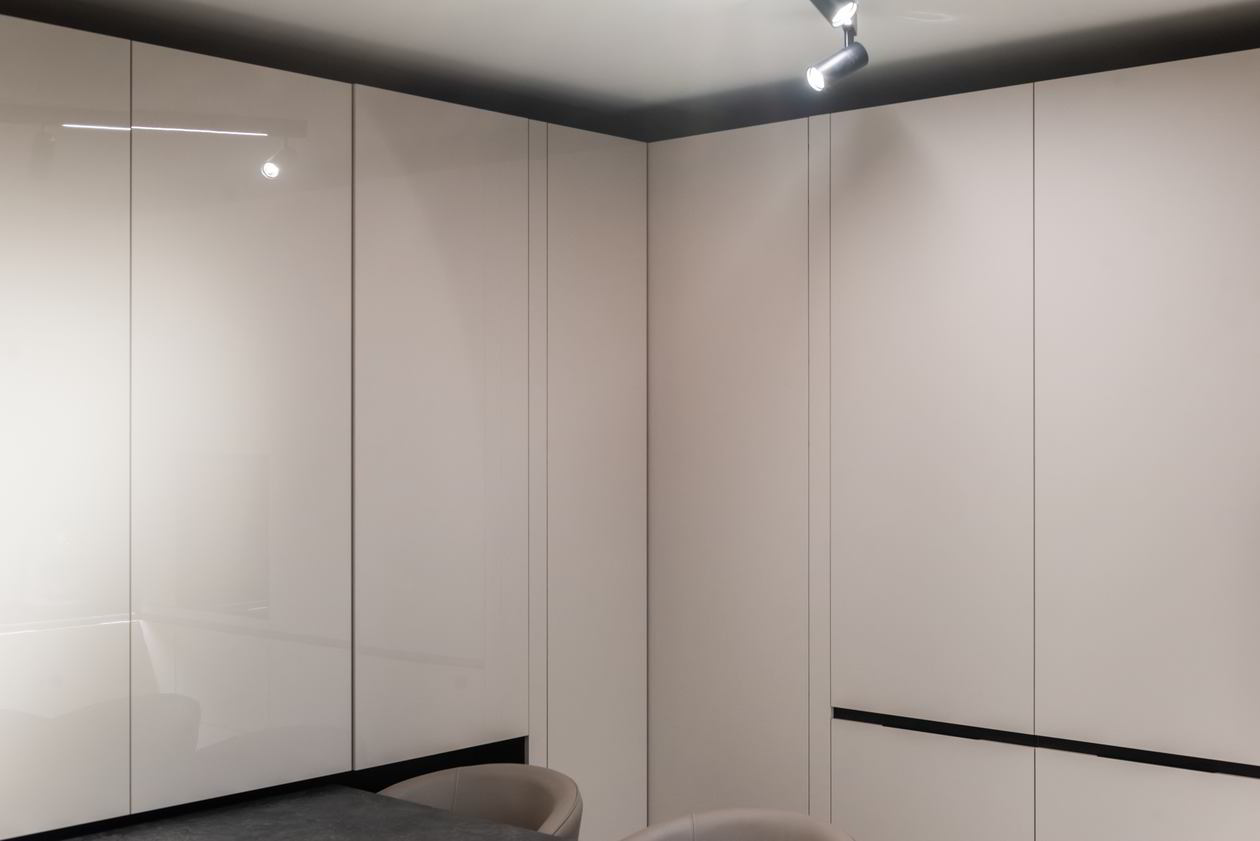 Mobila Bucatarie pe trei pereti, cu masa integrata culisanta, 18m², L 1160 x H 255cm — foto 3 din 7