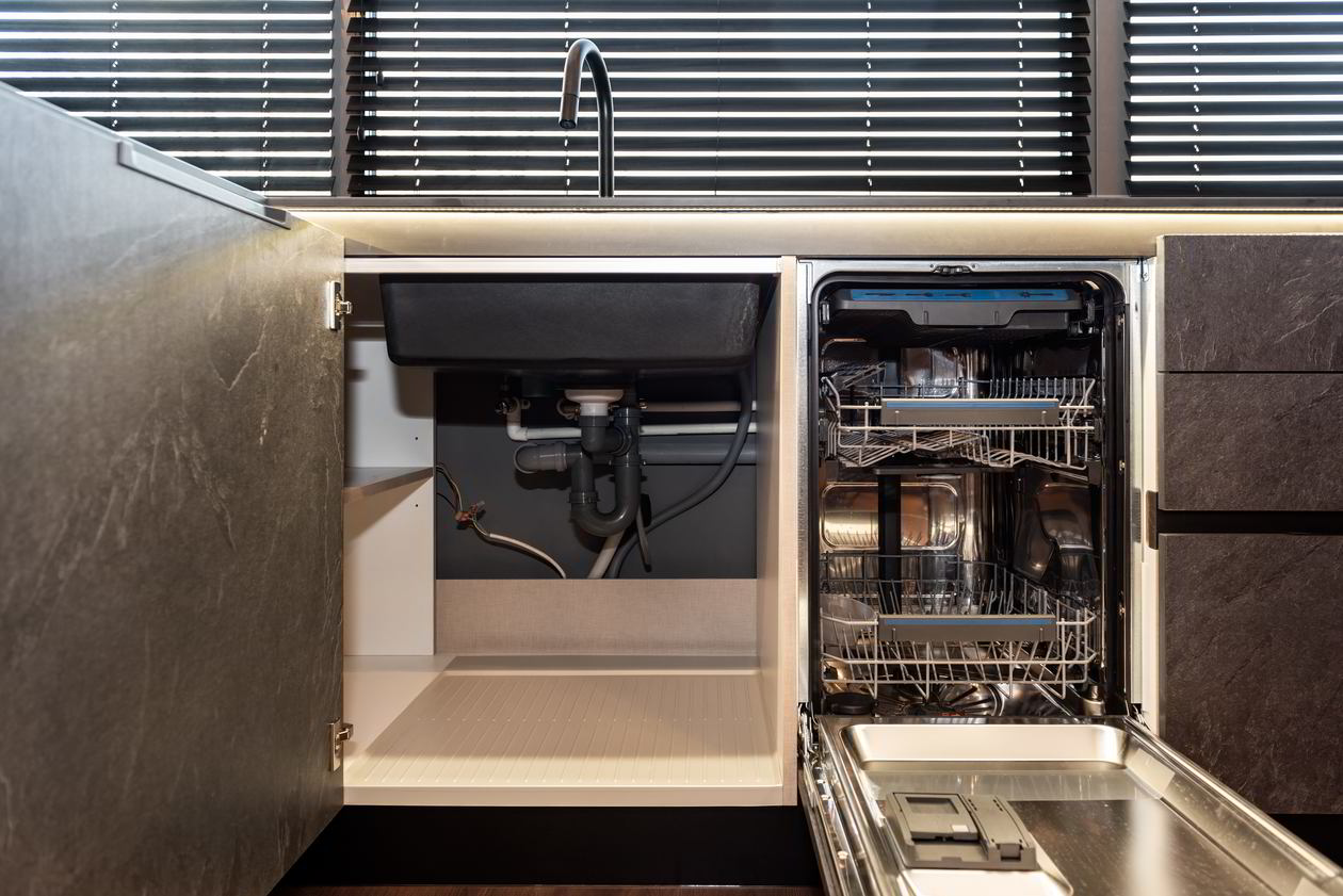 Mobila Bucatarie cu peninsula, pe doi pereti, cu masa integrata extractabila, unita cu Living-Room si Hol — foto 6 din 7