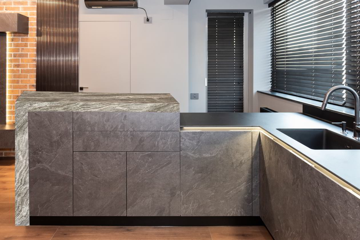 Mobila Bucatarie cu peninsula, pe doi pereti, cu masa integrata extractabila, unita cu Living-Room si Hol — foto 7 din 7