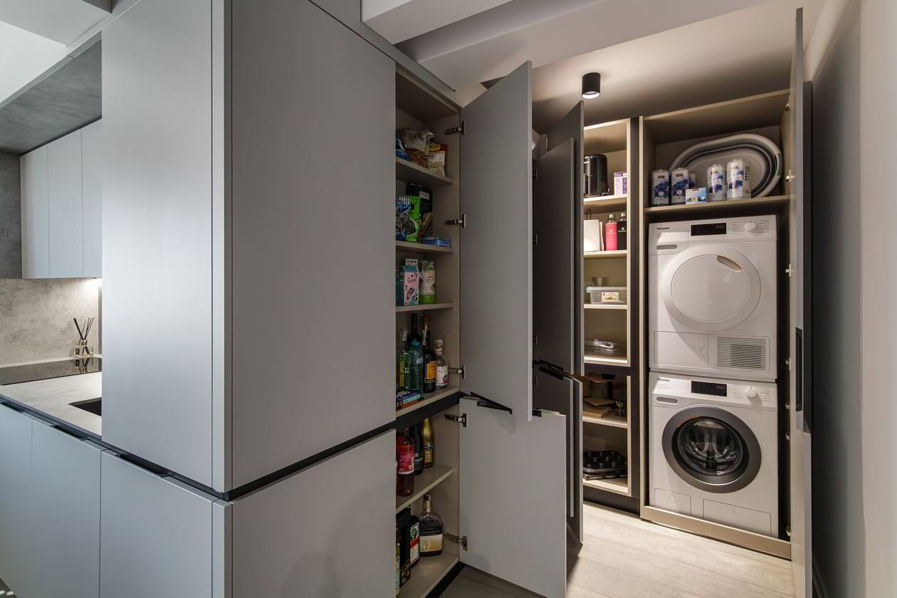 Mobila Bucatarie cu peninsula, cu masa integrata fixa, unita cu Living-Room, L 800 x H 250cm — foto 4 din 7