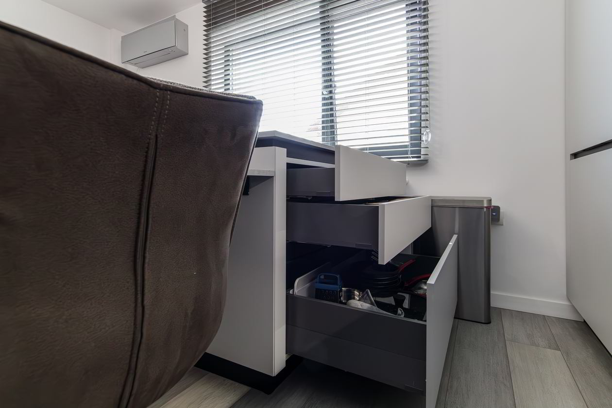 Mobila Bucatarie cu peninsula, cu masa integrata fixa, unita cu Living-Room, L 800 x H 250cm — foto 7 din 7