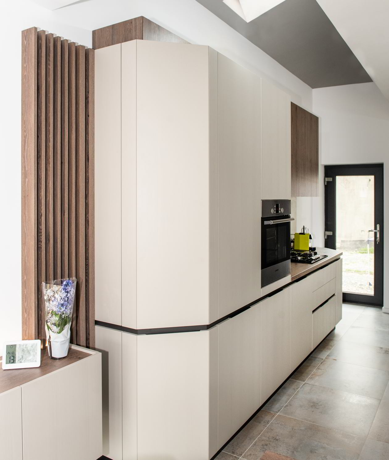 Mobila Bucatarie pe doi pereti, cu insula, cu zona Dining, L 350 Realizat 20 Octombrie 2023 COD.18544