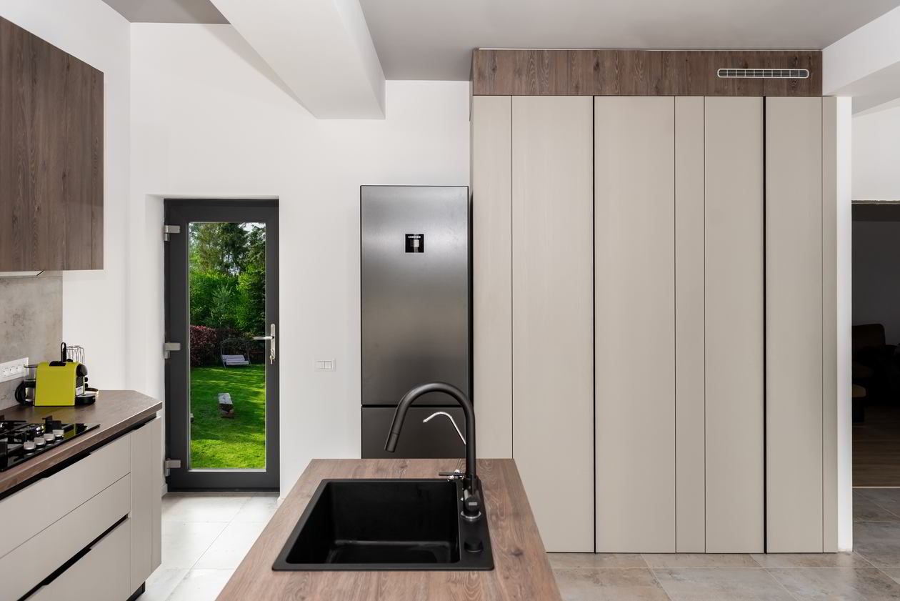 Mobila Bucatarie pe doi pereti, cu insula, cu zona Dining, L 350 Realizat 20 Octombrie 2023 COD.18544