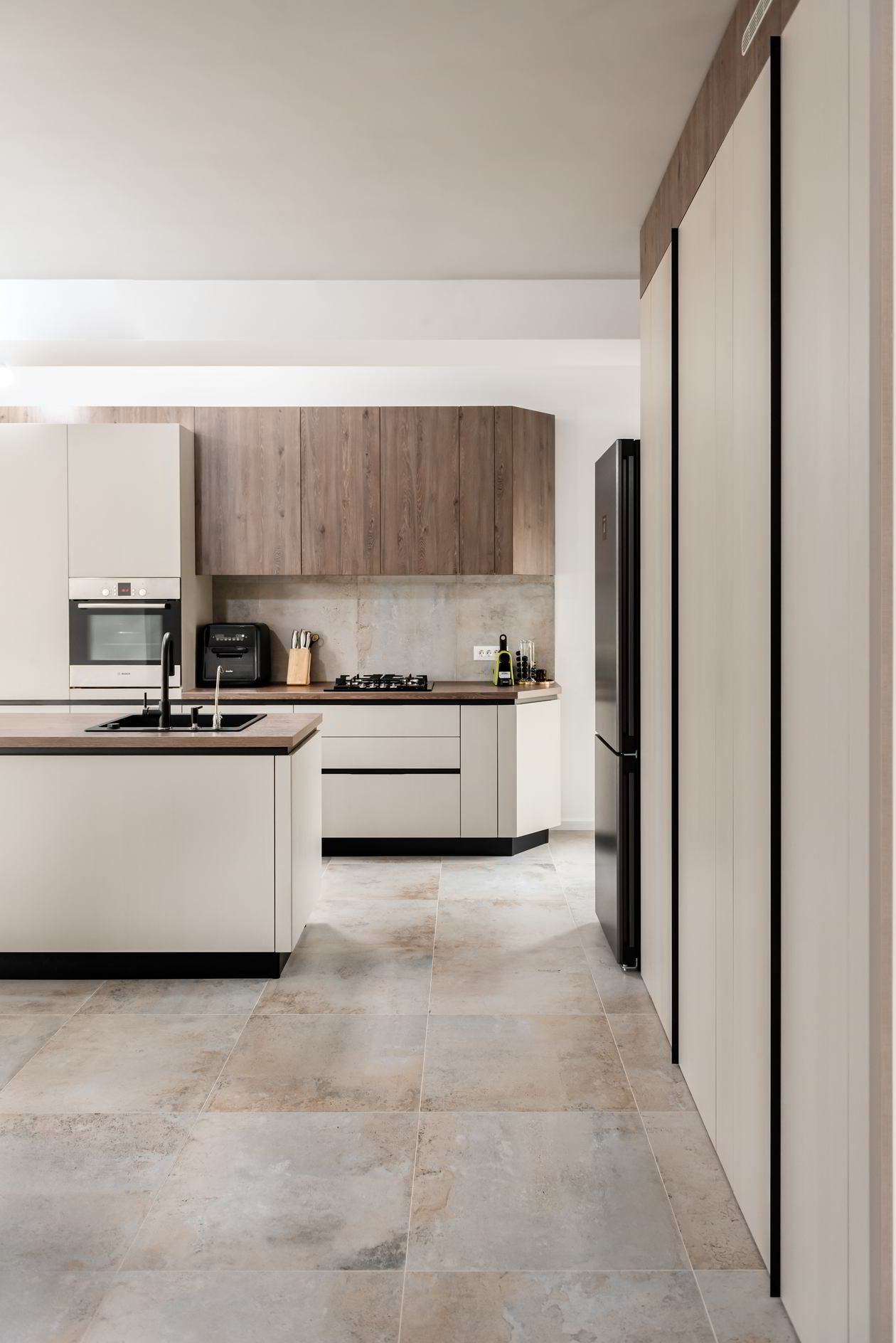 Mobila Bucatarie pe doi pereti, cu insula, cu zona Dining, L 350 Realizat 20 Octombrie 2023 COD.18544