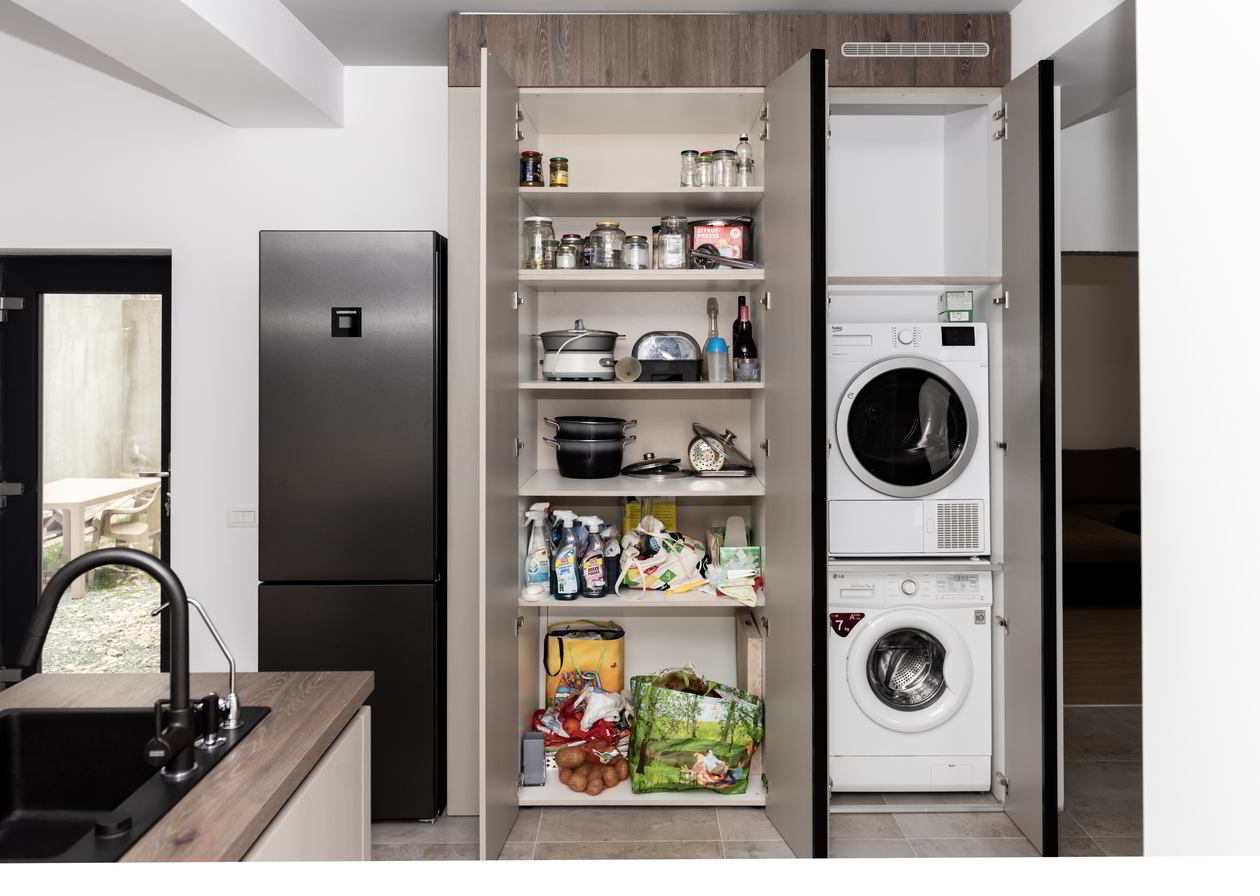 Mobila Bucatarie pe doi pereti, cu insula, cu zona Dining, L 350 Realizat 20 Octombrie 2023 COD.18544