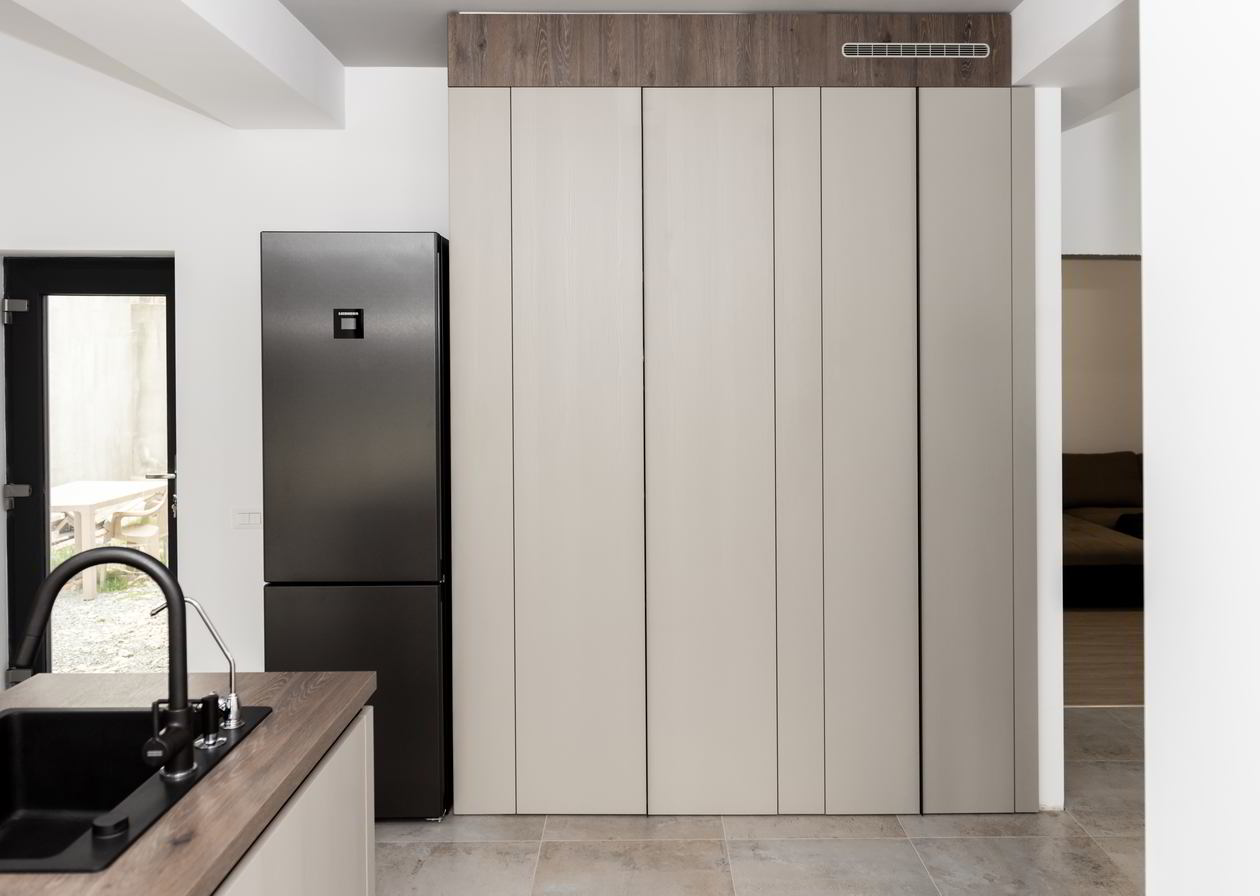 Mobila Bucatarie pe doi pereti, cu insula, cu zona Dining, L 350 Realizat 20 Octombrie 2023 COD.18544