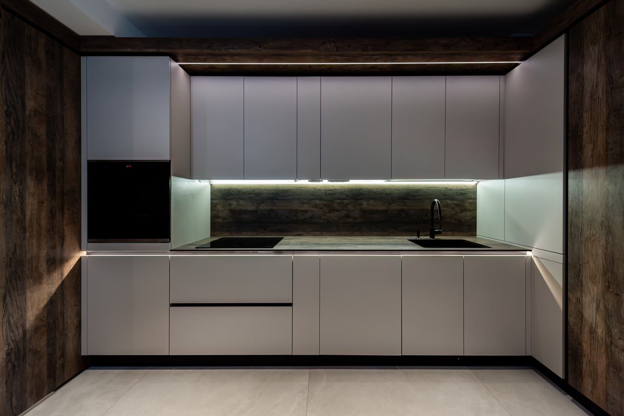 Mobila Bucatarie pe trei pereti, cu peninsula, unita cu Living-Room, L 860 x H 240cm, Realizat 17 Ianuarie 2024 COD.19056