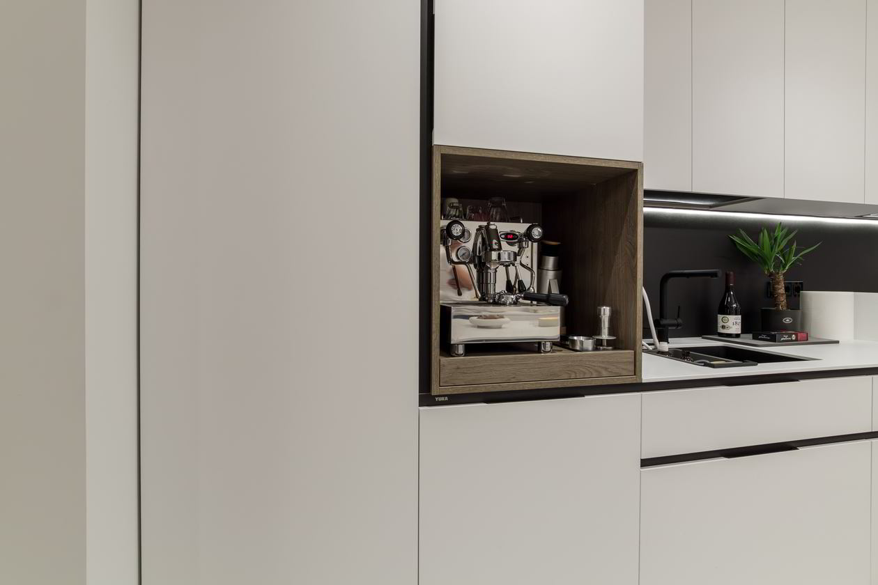 Mobila Bucatarie cu insula, cu masa integrata extensibila, unita cu Living-Room, cu zona Dining, L 970 x H 250cm — foto 9 din 10