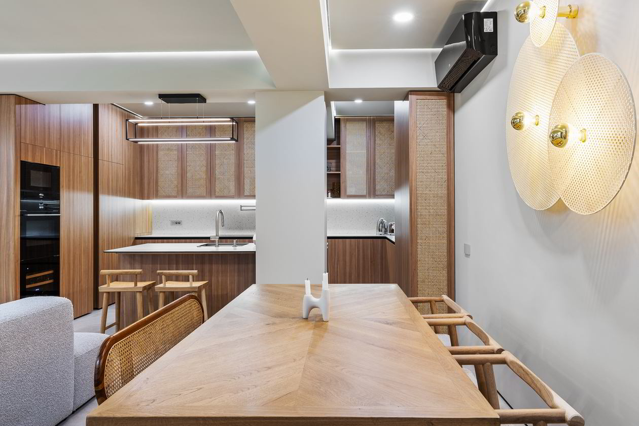 Mobila Bucatarie cu peninsula, pana in tavan, unita cu Living-Room, 27m², Realizat 11 Aprilie 2024 COD.19706