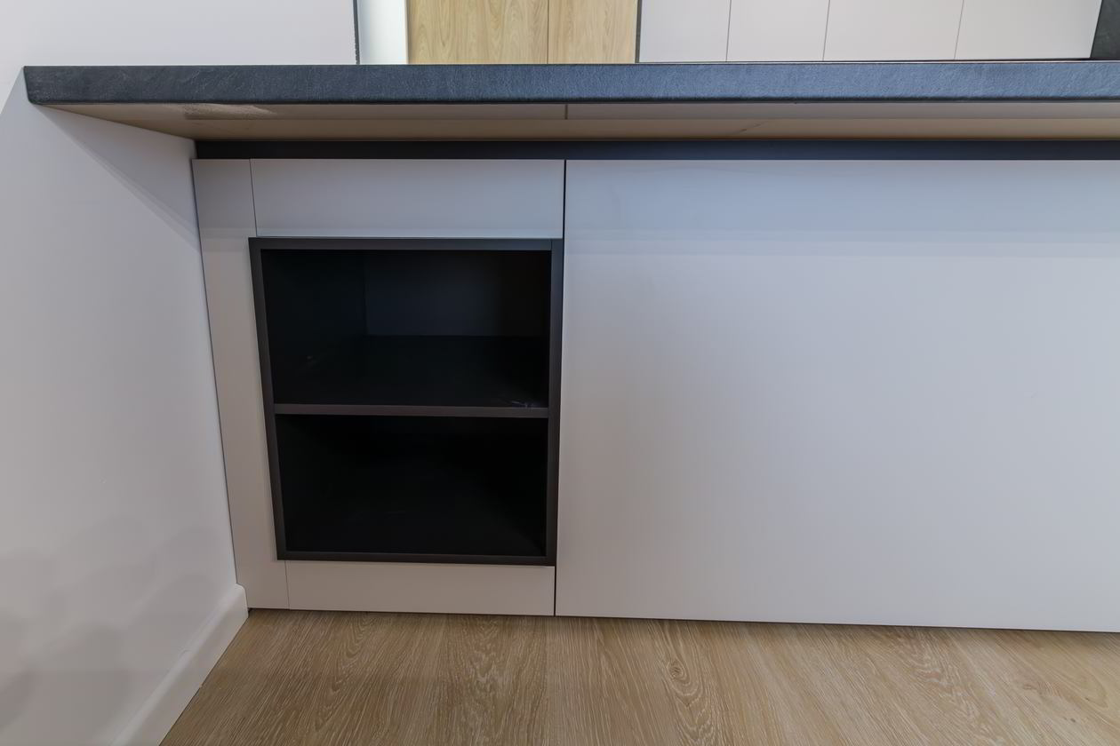 Mobila Bucatarie pe doi pereti, cu peninsula, unita cu Living-Room si Hol — foto 2 din 7