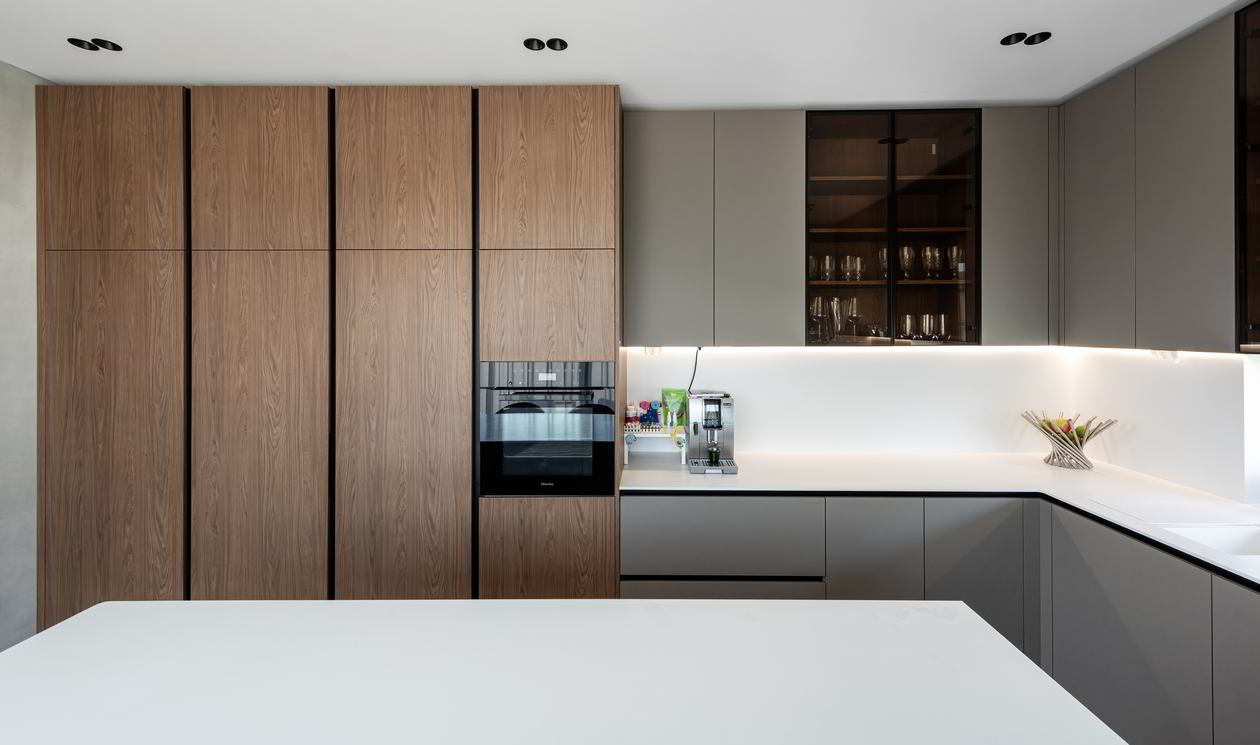 Mobila Bucatarie cu insula, pe doi pereti, L 838 x H 270cm, Realizat 19 August 2024 COD.20061