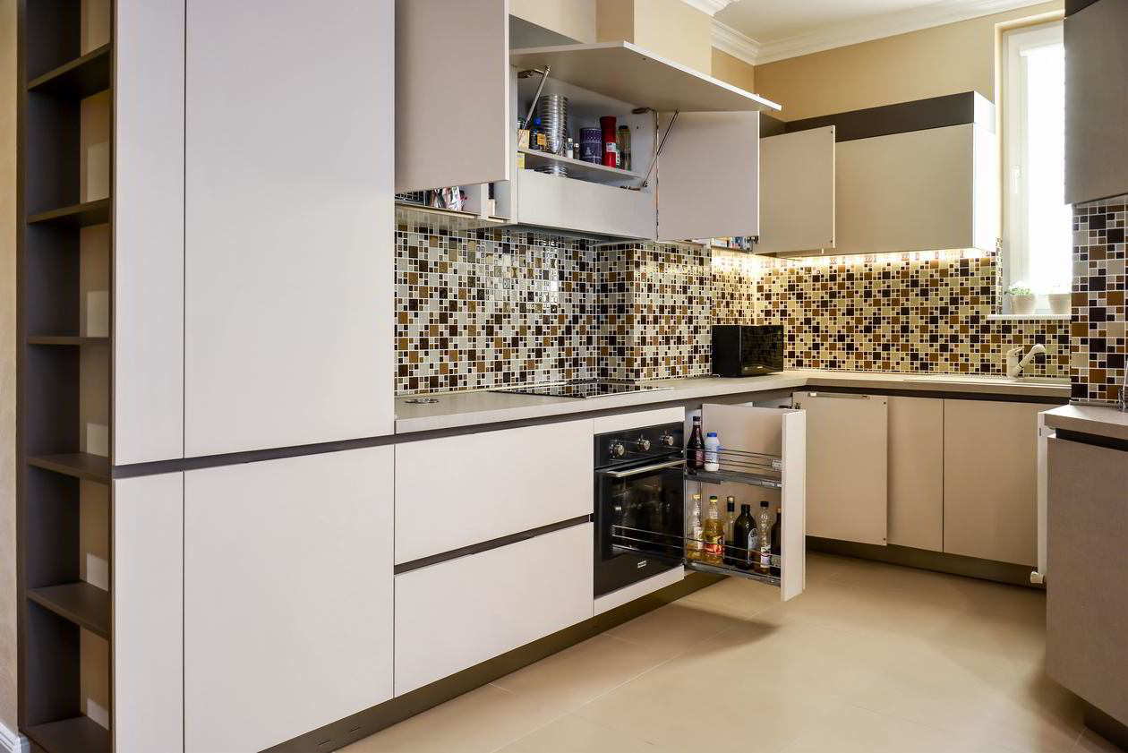 Proiect mobila Bucatarie pe trei pereti, fara manere, cu masa integrata fixa, unita cu Living-Room si Hol, 15m², L 992 x H 231cm, realizat 27 Iulie 2016 COD.3743