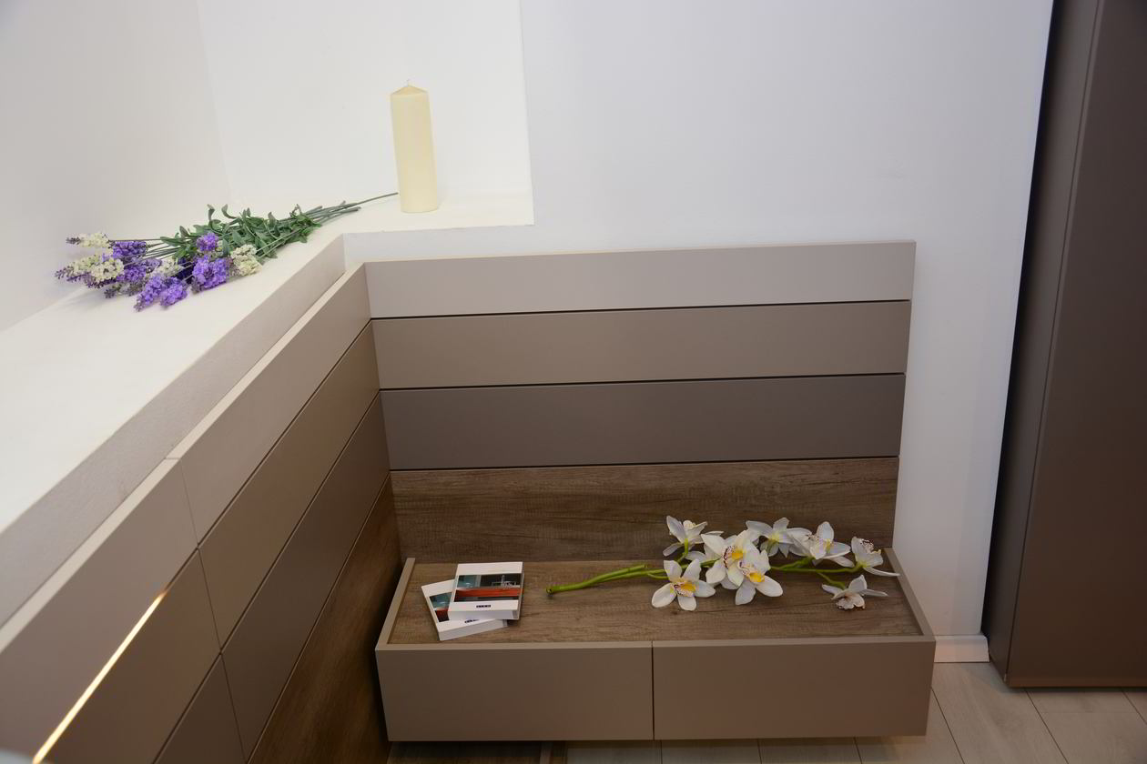 Proiect mobila Dormitor matrimonial, cu pat central, placare perete, 17m², realizat 01 Martie 2016 COD.3818